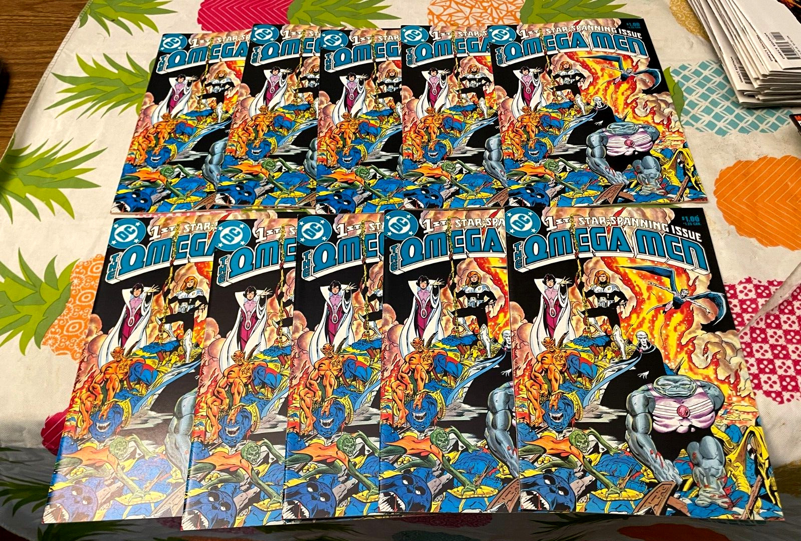 10 copies / The Omega Men #1 - 4/83 - D.C. Comic Lot