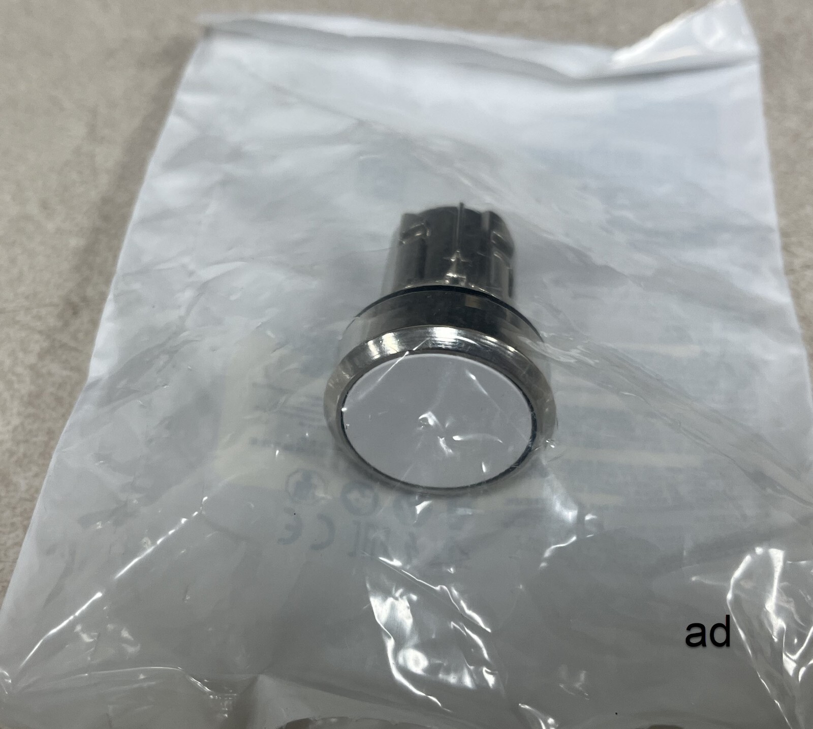 Siemens 3SU1050-0AB60-0AA0 22 mm White Momentary Push Button