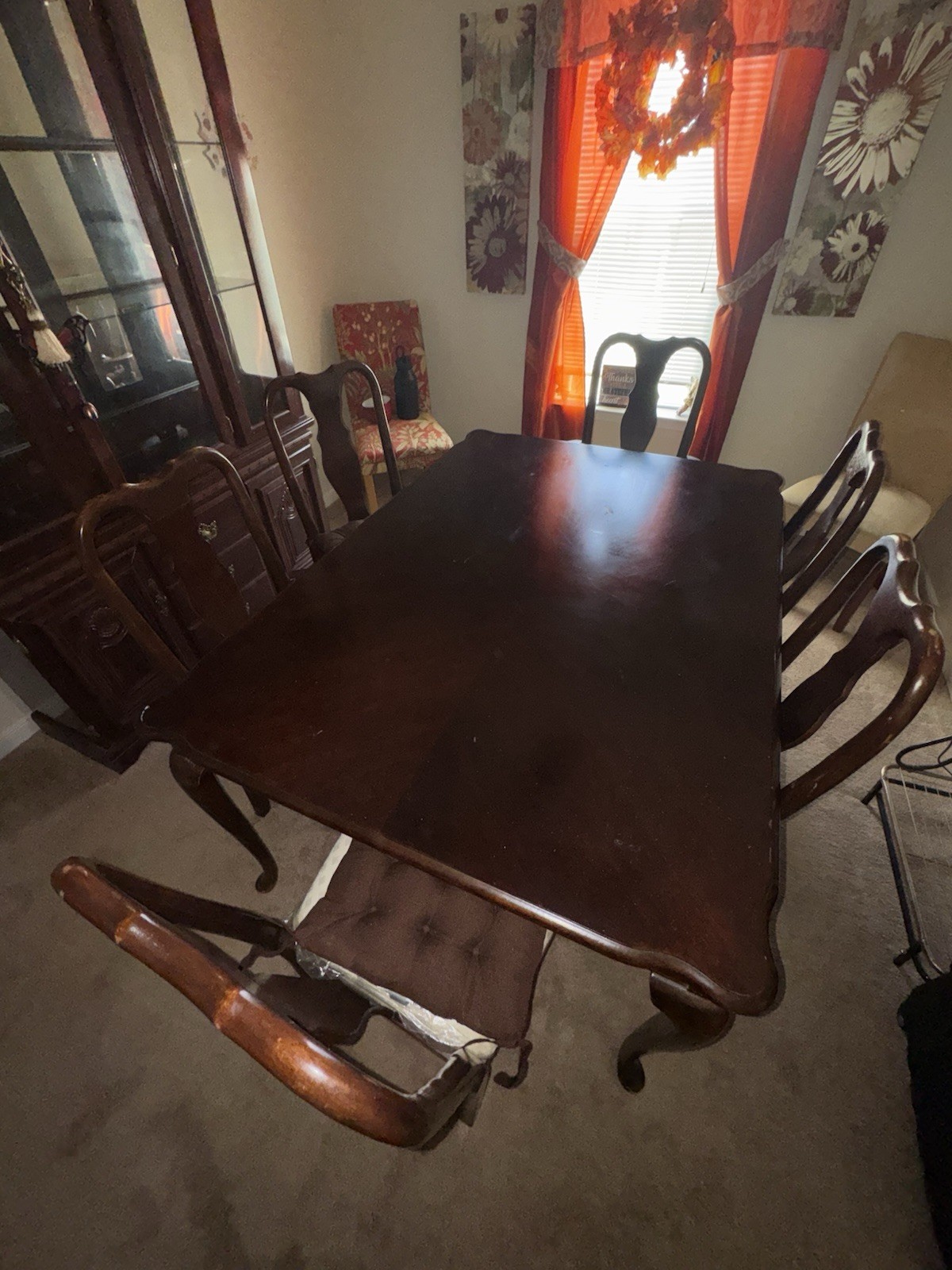 Dining Room set $800 (Buffet, Hutch, Table And 6 Chairs)