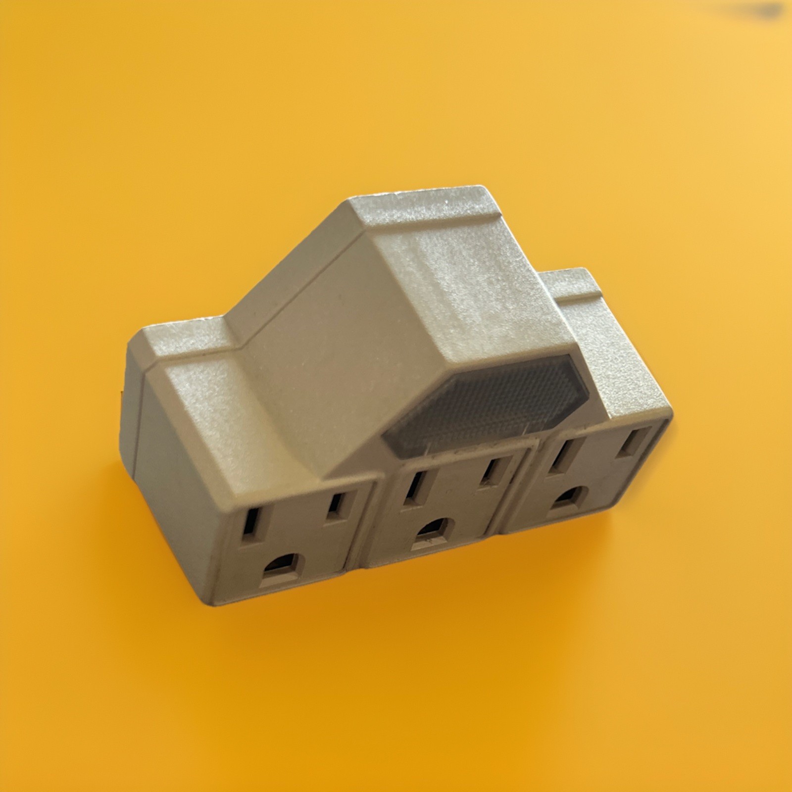 🔥(AN) ***QTY 10*** Leviton YC-100 Wall Outlet Plug ***FREE SHIPPING***