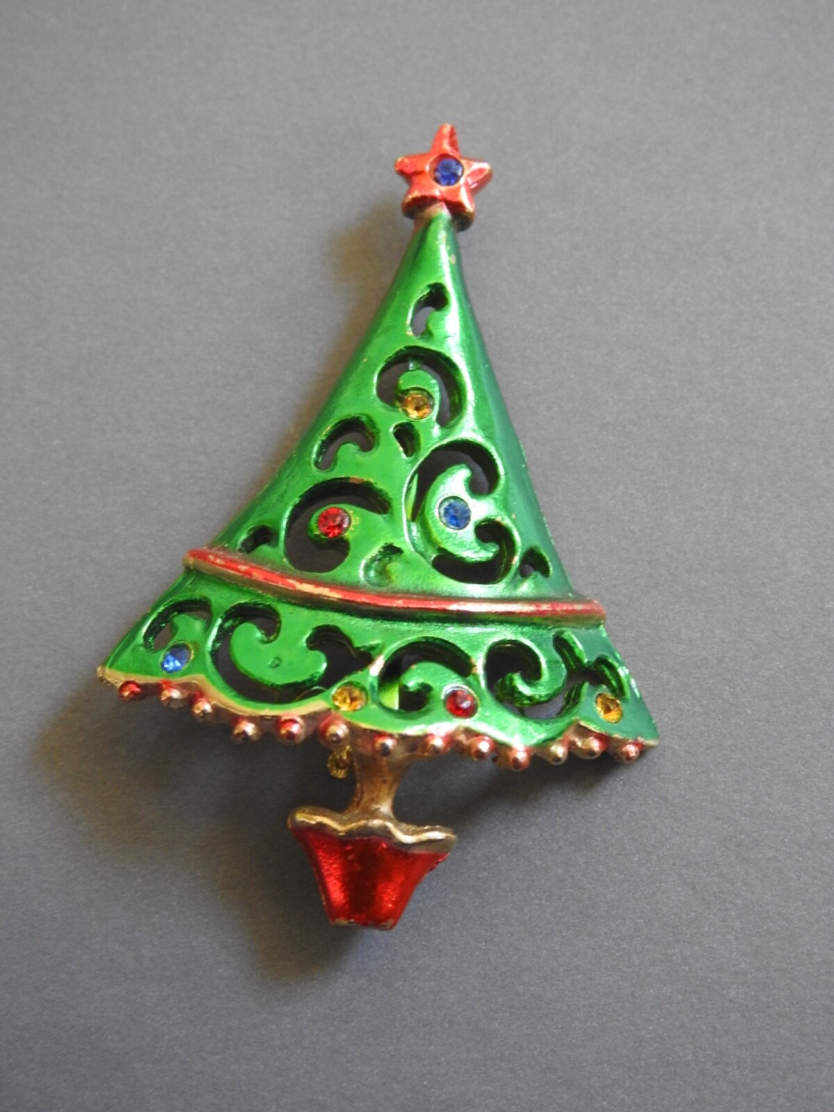CHRISTMAS TREE PIN estate GREEN with rhinestones