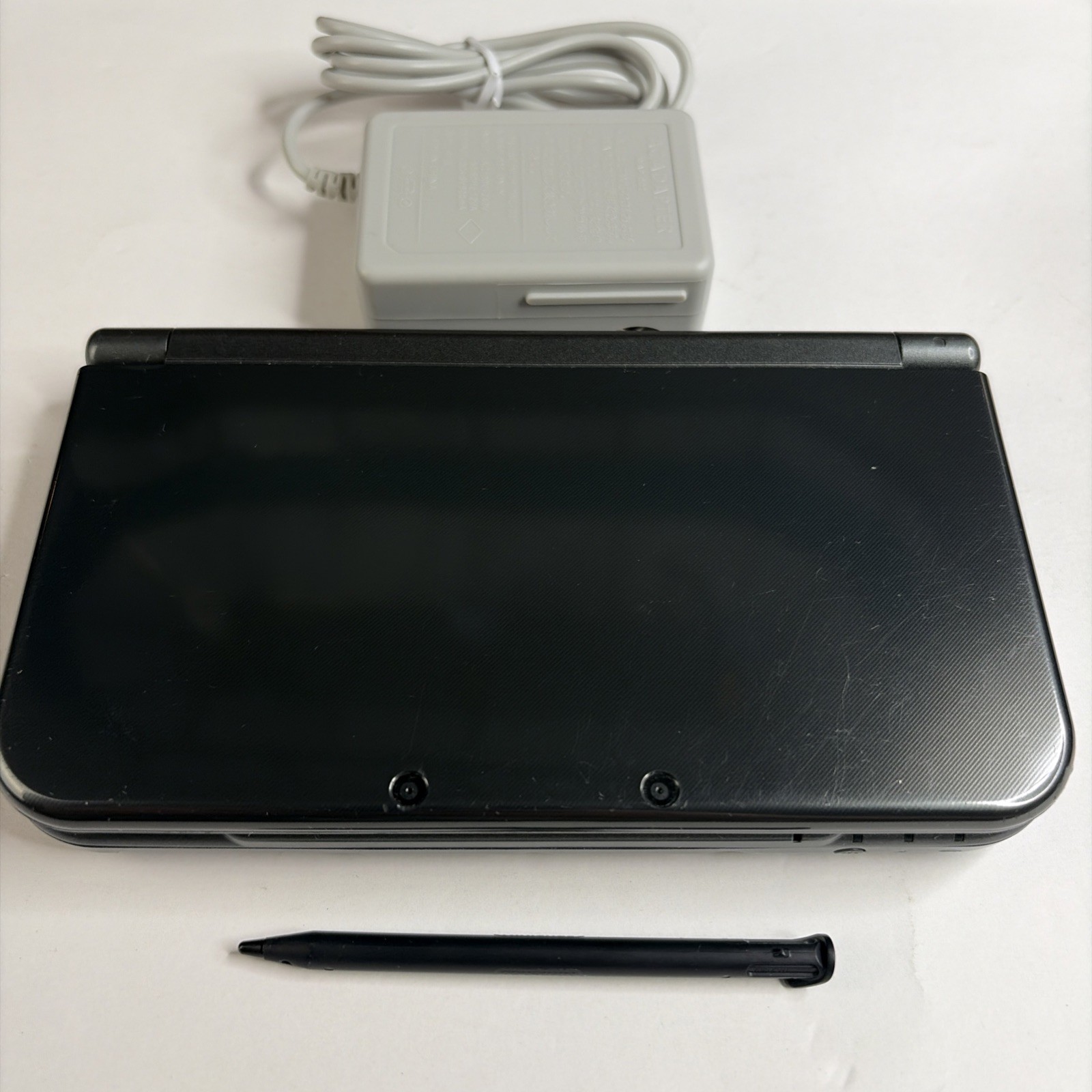 New Nintendo 3DS XL Gray Black Console W Charger Stylus US Version