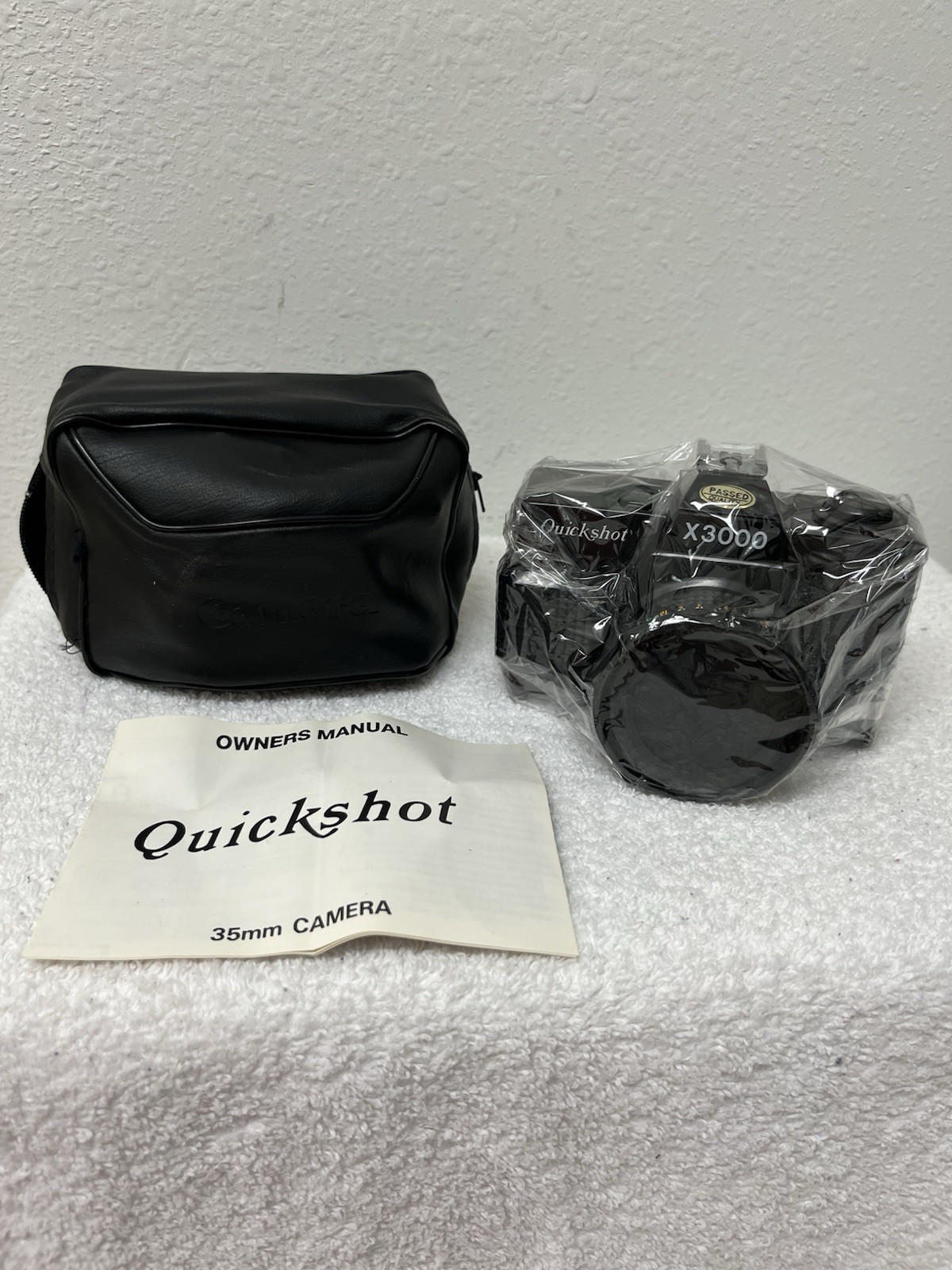 Quickshot X3000 35mm Film Camera Black Manual Focus w/ Case & Manual