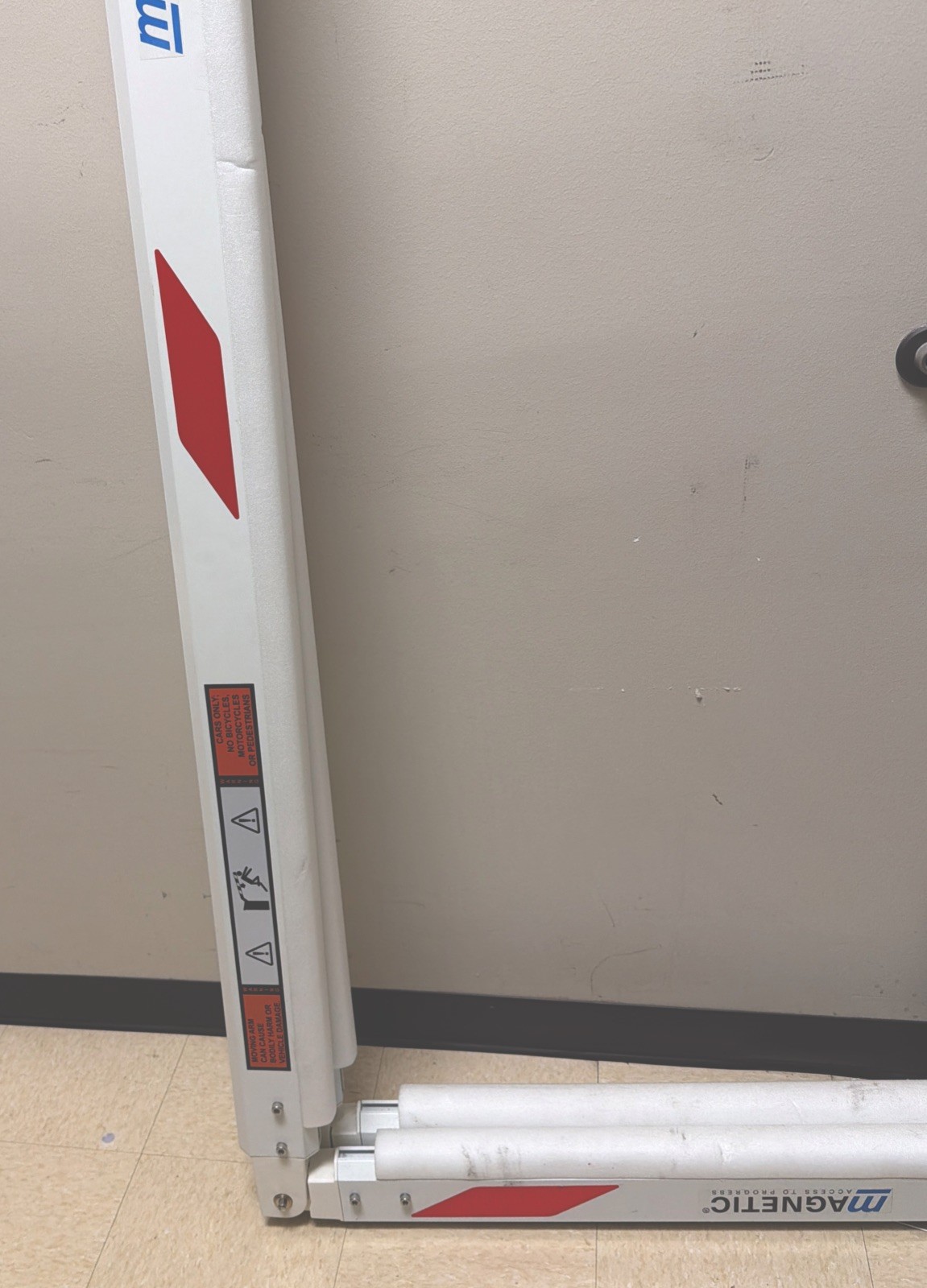 Magnetic parking barrier gate