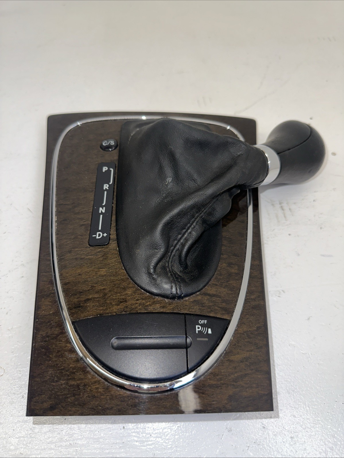 # MERCEDES E CLS CLASS W211  2007 AUTO GEAR KNOB SURROUND GAITOR 2118216958