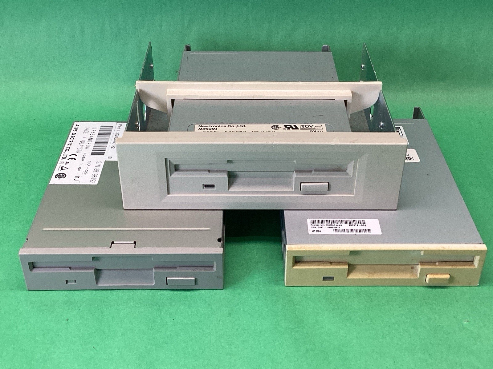 x3 Beige 3.5” Internal Floppy Drive Citizen Alps HP Mitsumi UNTESTED - LOT OF 3