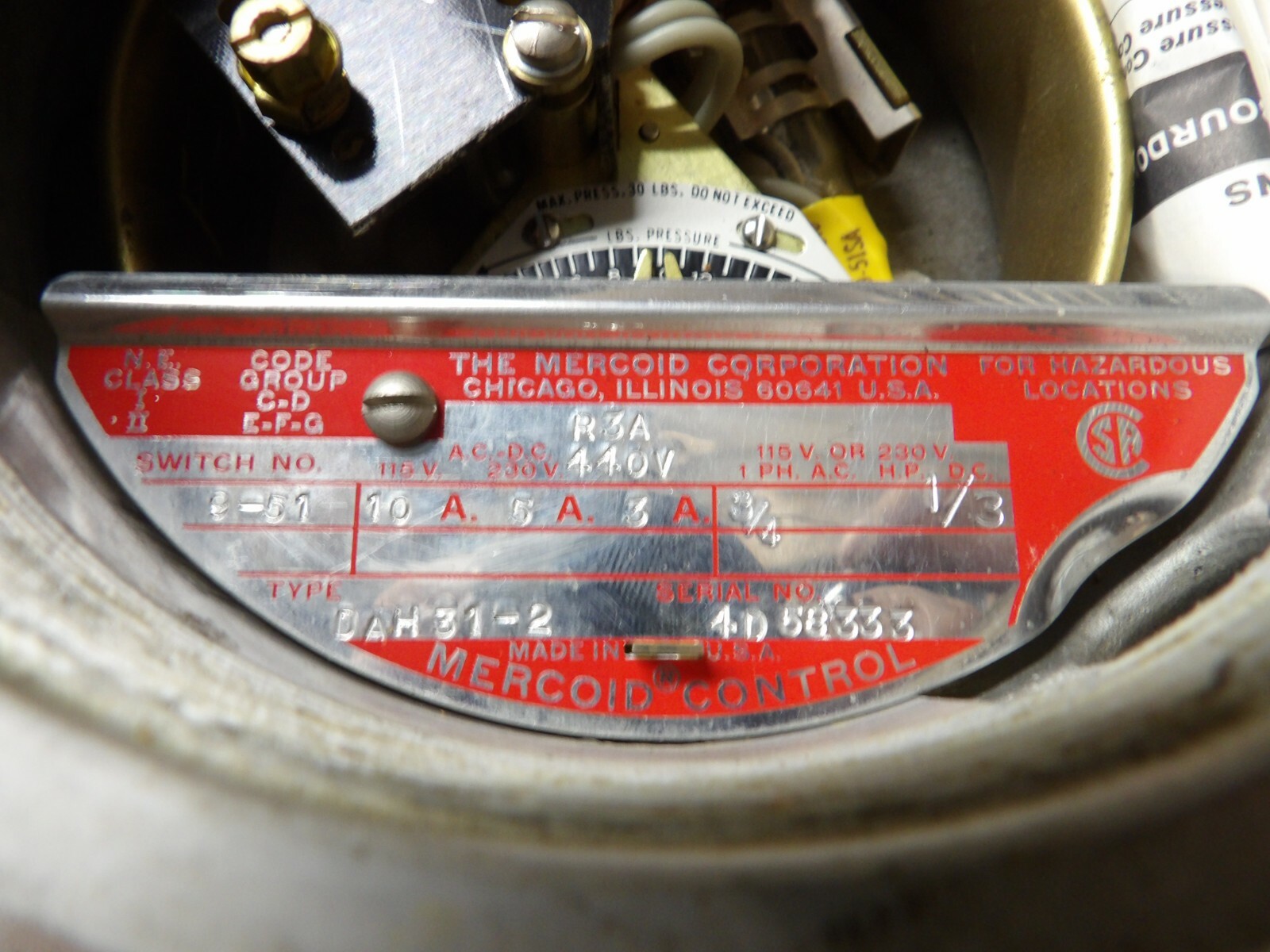 NEW MERCOID EXPLOSION PROOF PRESSURE CONTROL SWITCH 115 VAC 230 VDC DAH31-2