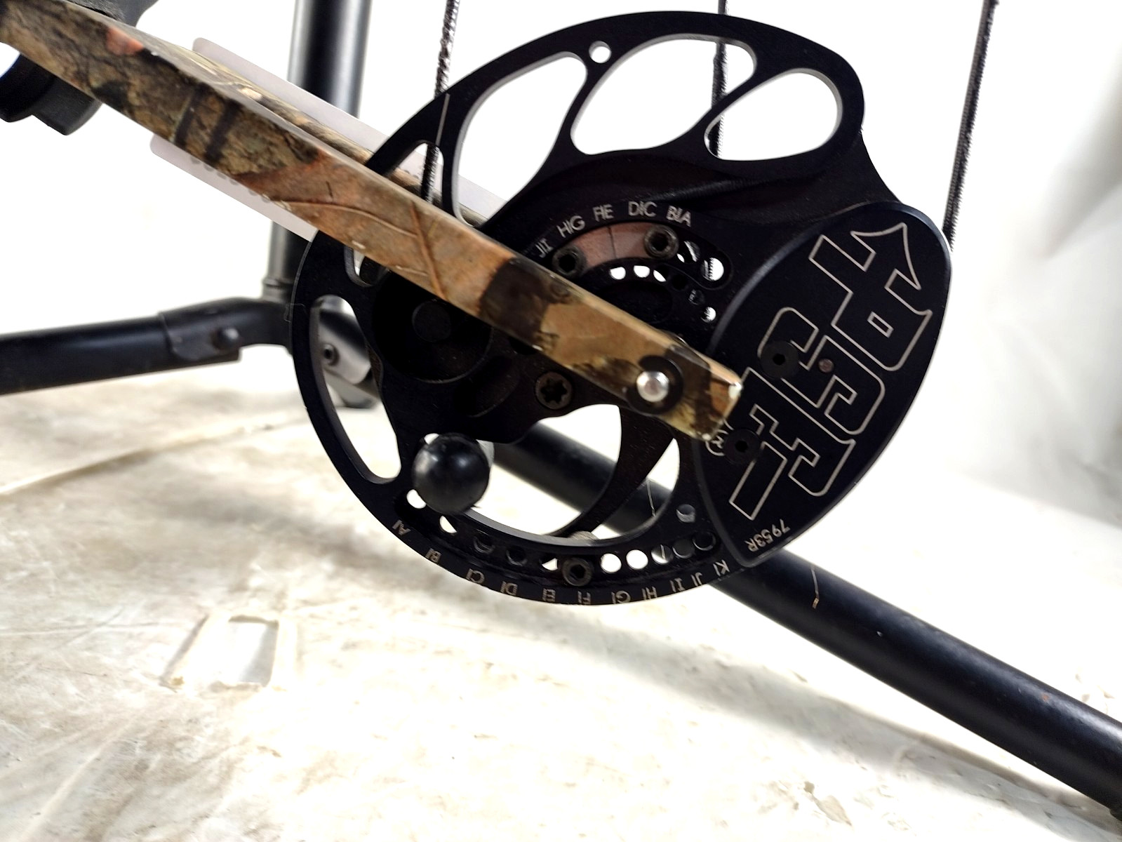 PSE Brute Compound Bow - RH - 25-30” - 60-70#