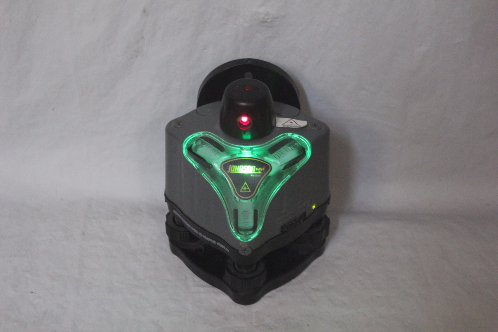 JOHNSON #40-0918 LASER LEVEL (G90595-5 R AAA-2)