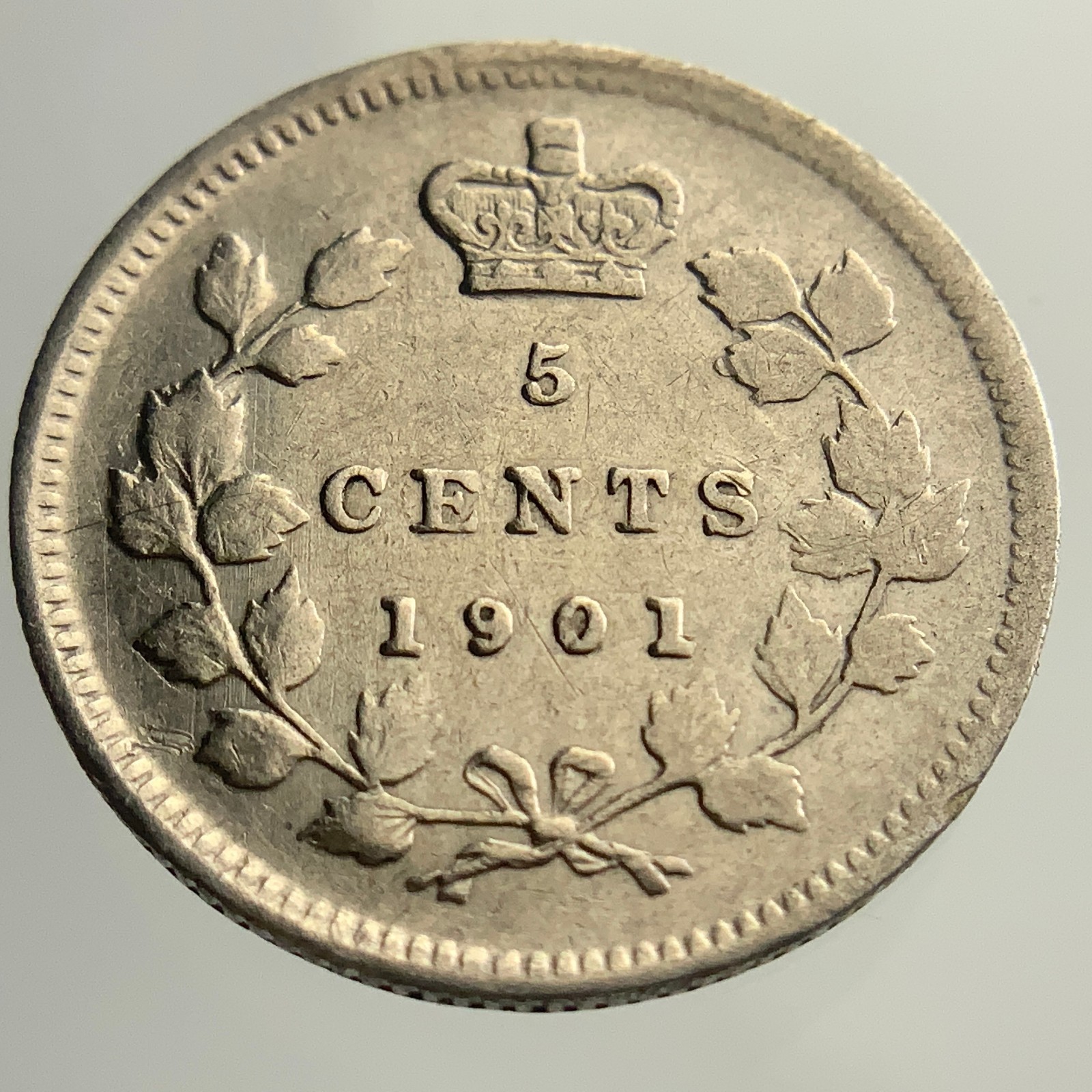 1901 Canada Small Five Cents Circulated Queen Victoria 5 Silver Coin NGS022