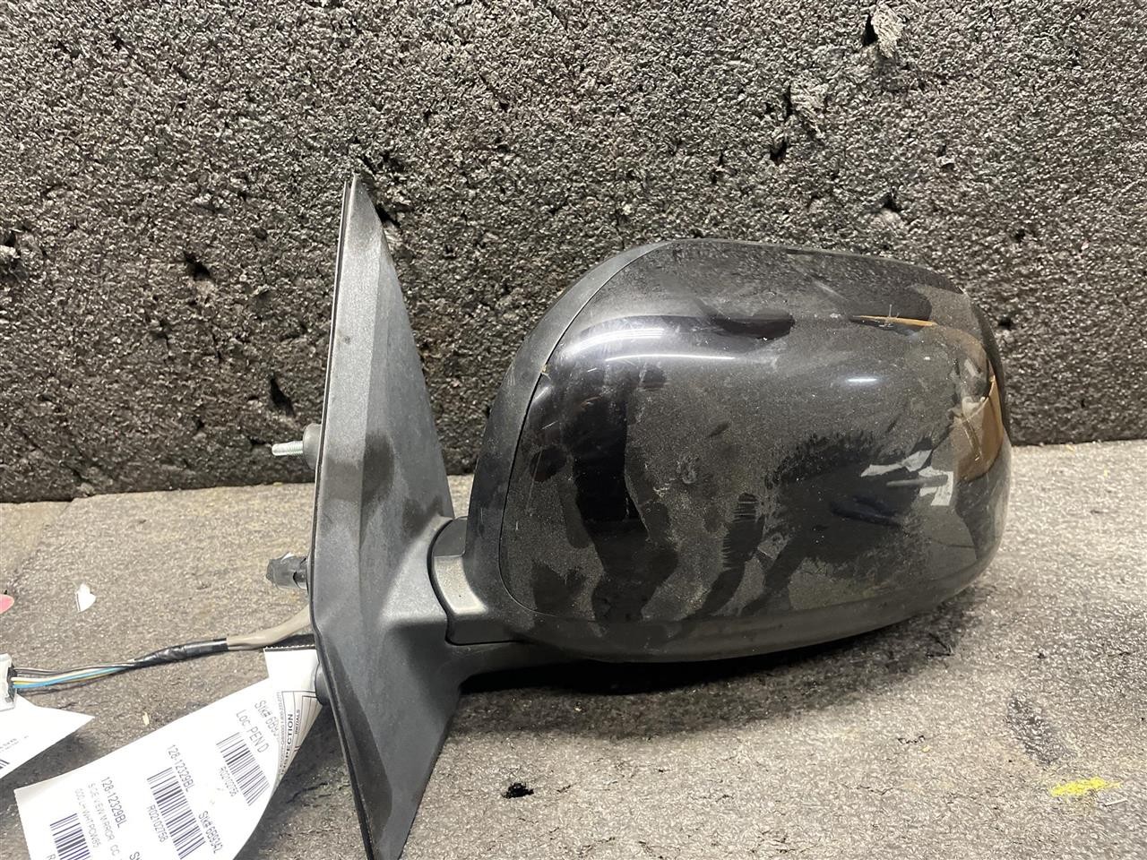 Used Left Door Mirror fits: 2022 Mitsubishi Outlander sport w/turn signal painte