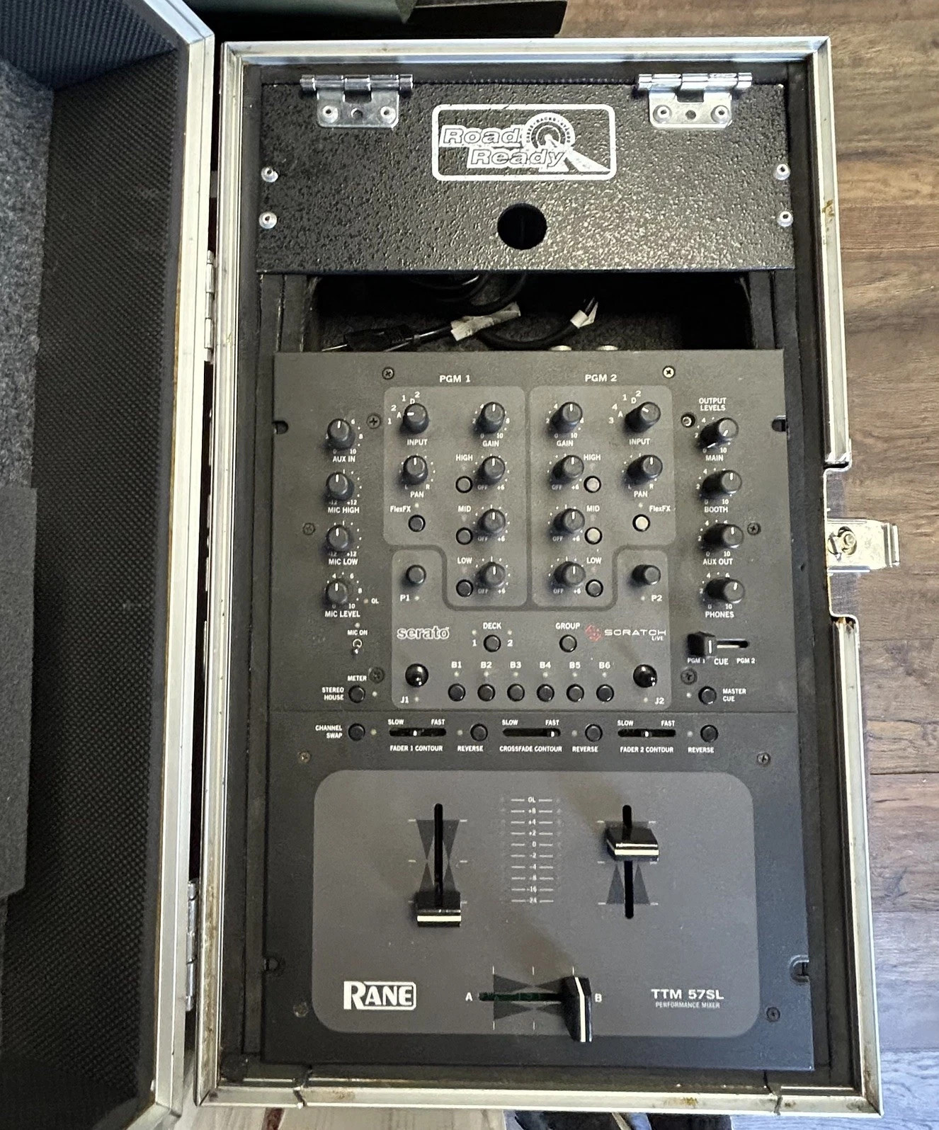Rane TTM57SL Serato Performance DJ Mixer Amazing Condition With flight case