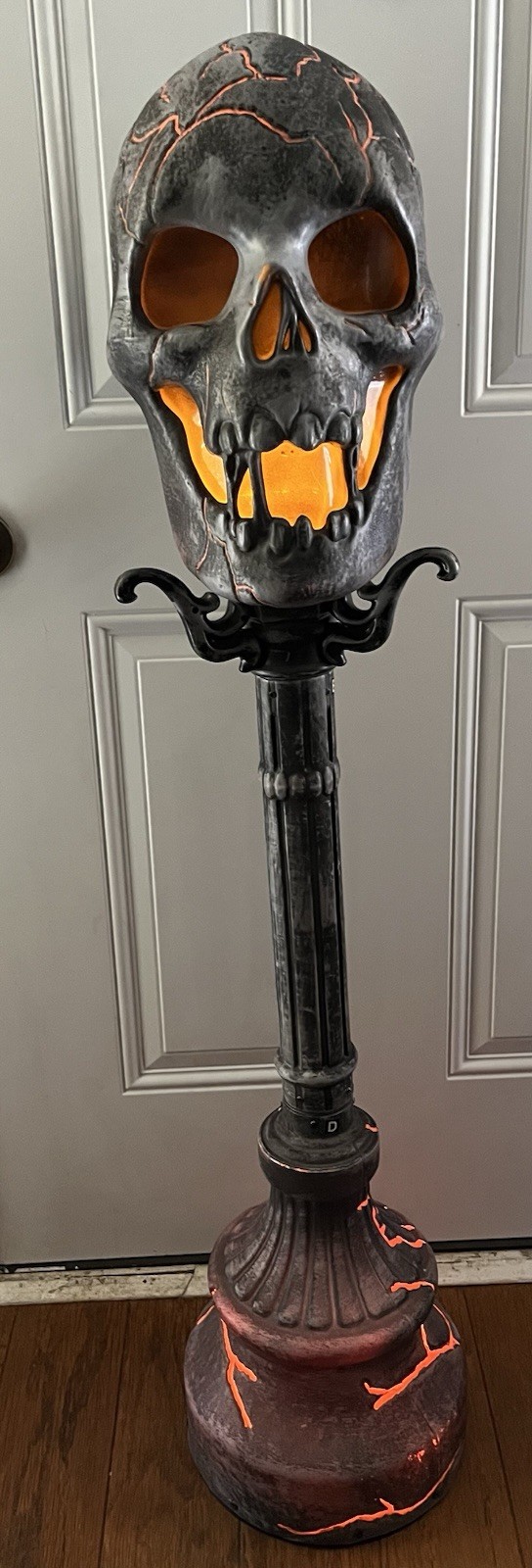 4 Foot Tall Halloween LED Skull Flaming Lamp Post Haunted House Prop Decor