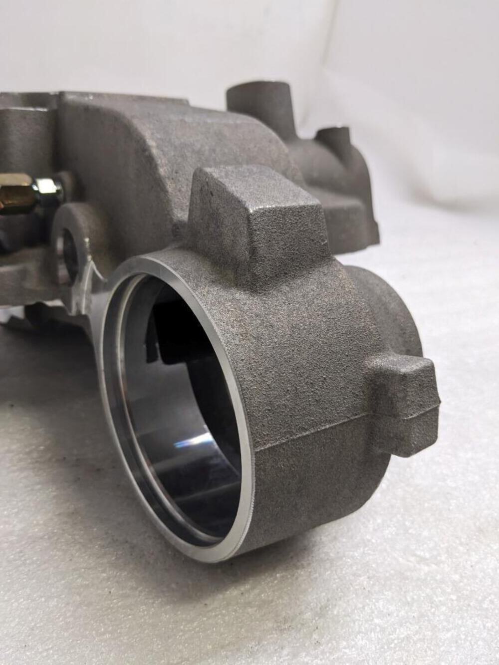 JOHN DEERE CE20020 ROW UNIT GEAR CASE HOUSING NEW I2