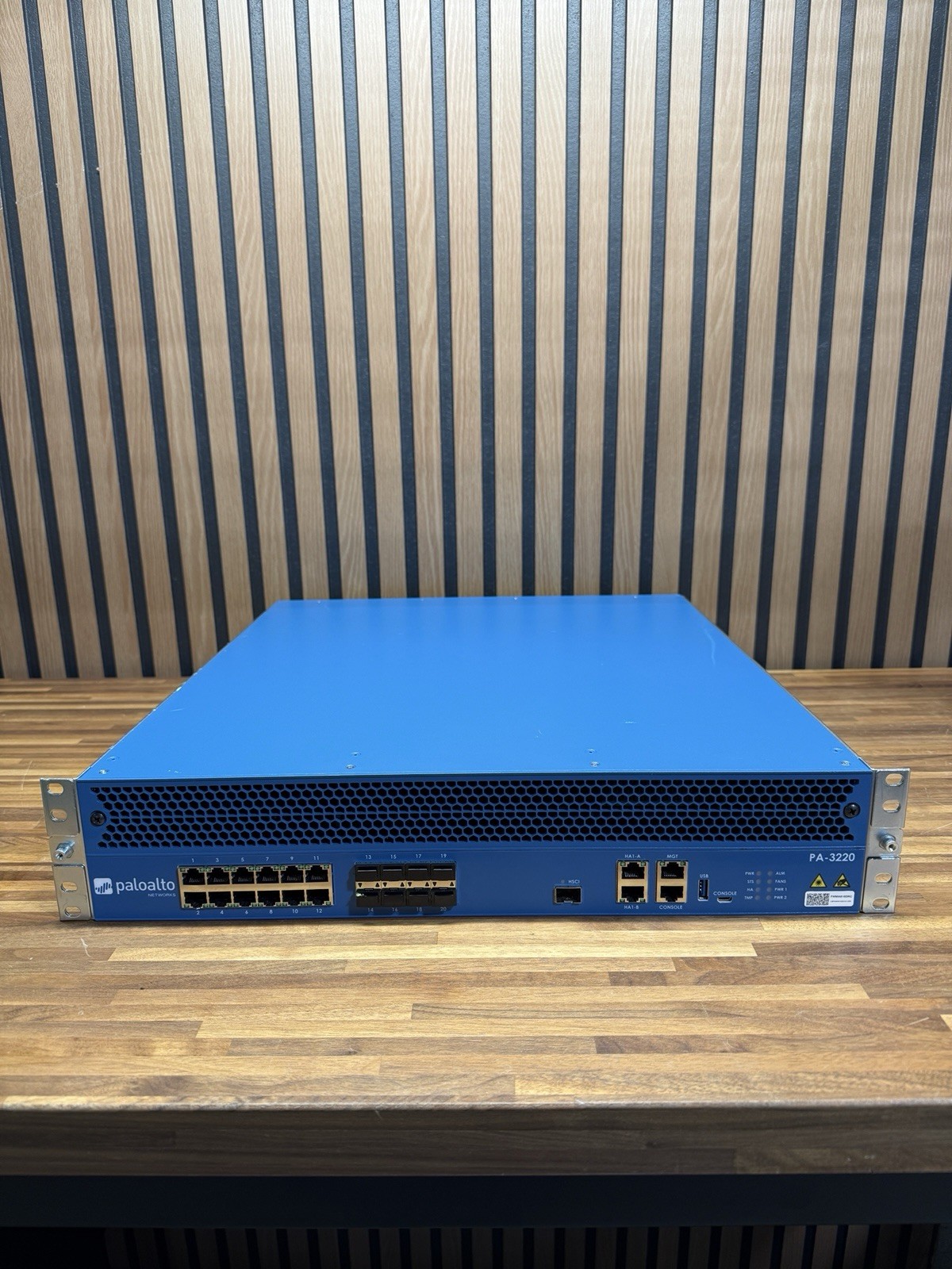 Paloalto PA-3220 Next-Generation Firewall // 12x GbE, 4x 1G SFP, 4x 10G SFP+
