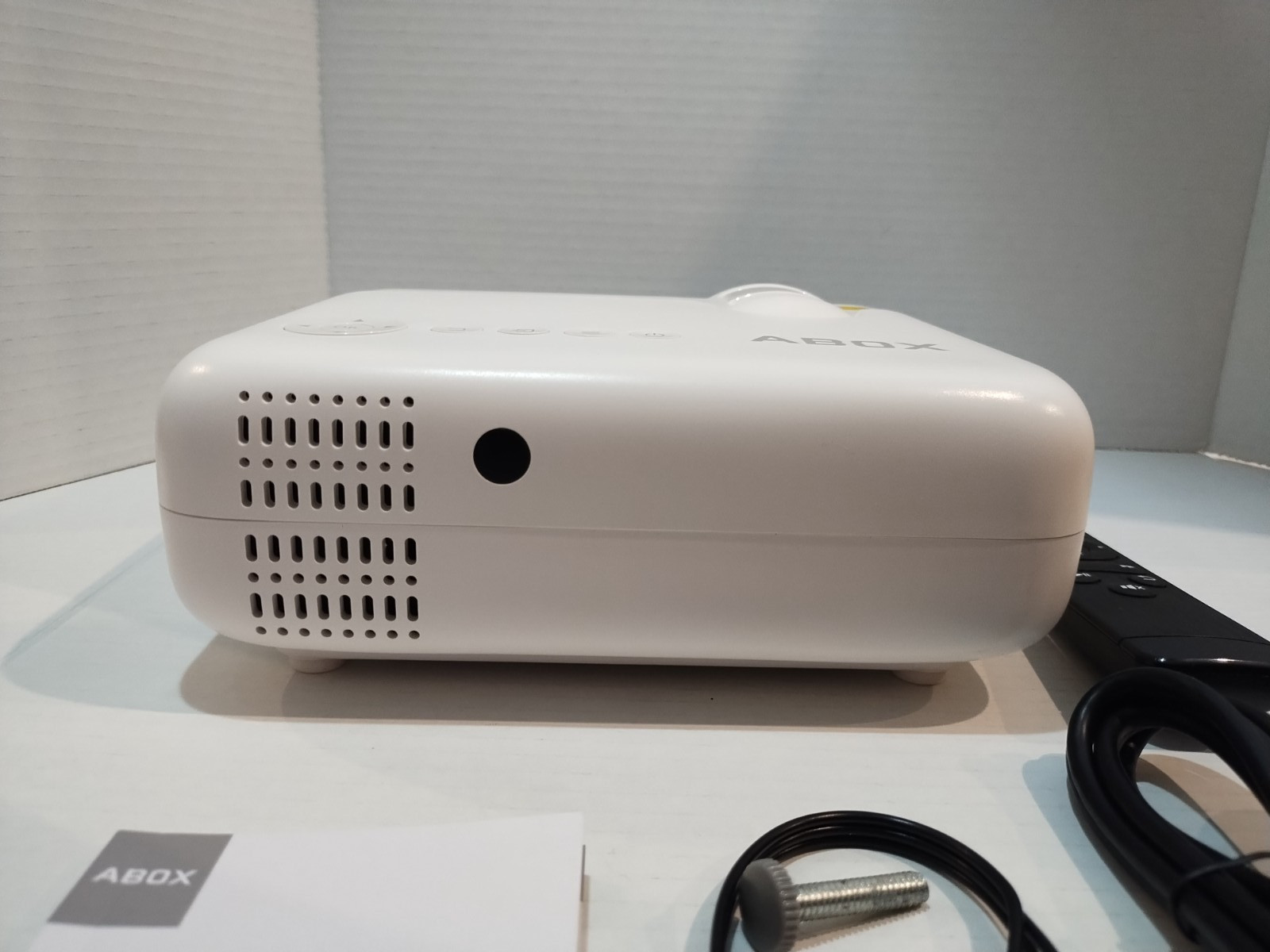 ABOX Wireless LCD Projector GC357 1080P