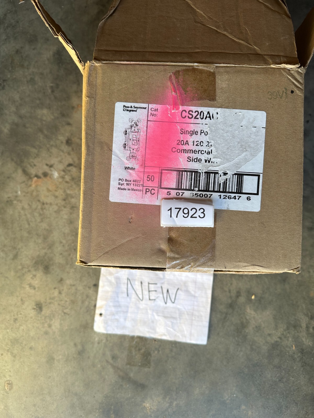 Lot of 50 Pass & Seymour Legrand Single Pole Switch 20A 120/277VAC CS20AC1-W New
