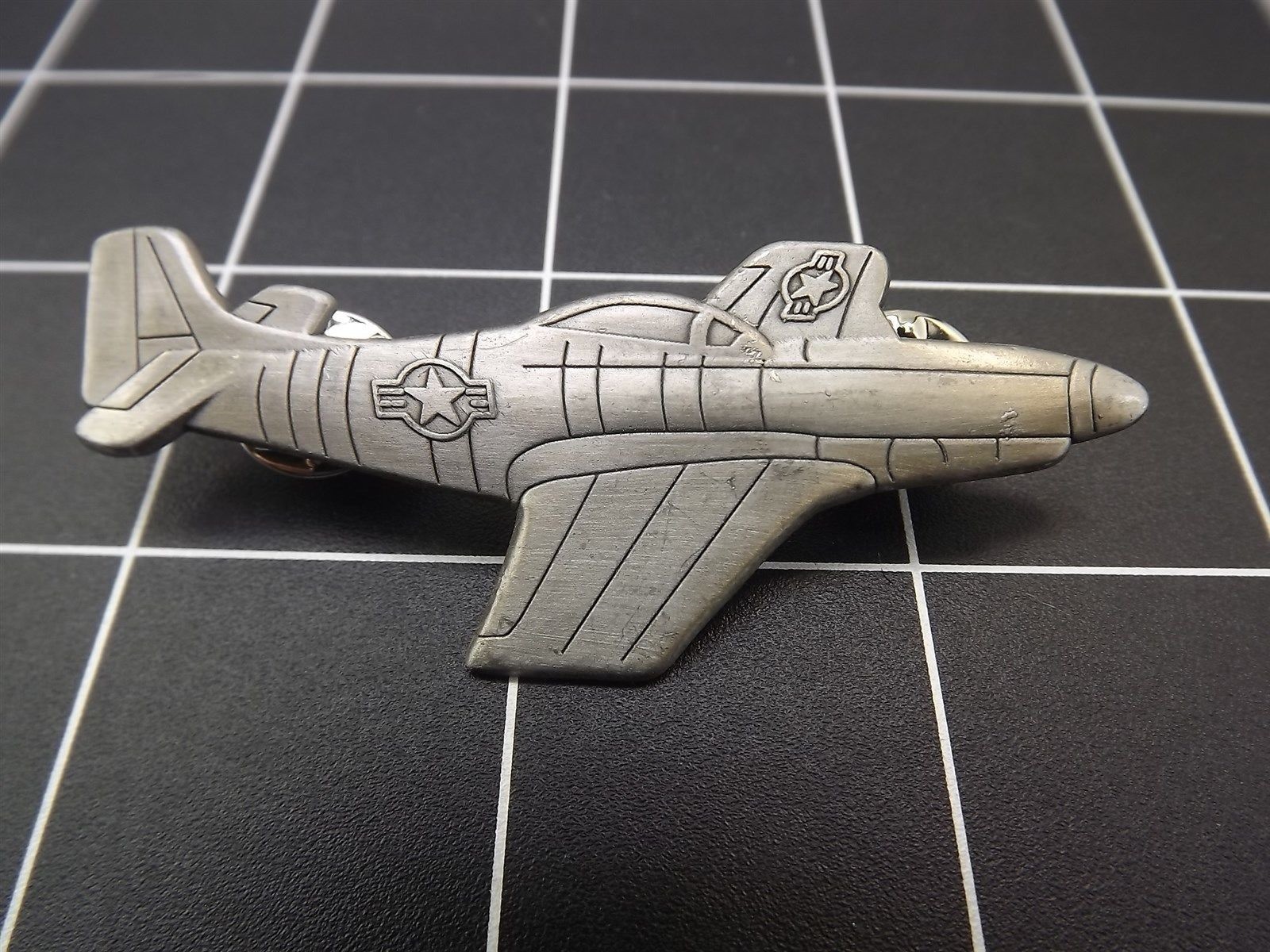 NEW Lapel Pin P-51 MUSTANG PLANE LARGE PEWTER FREE SHIP