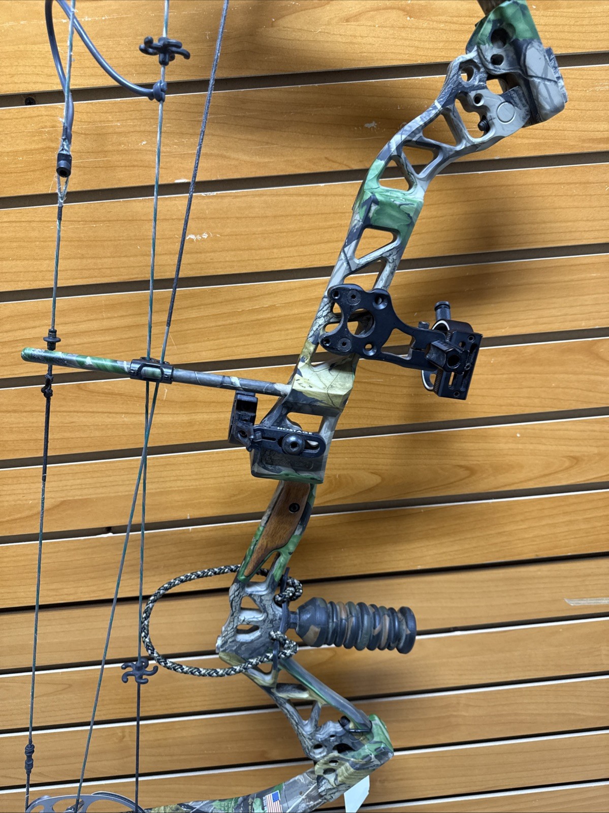 Item 3553 - Redhead Archery Compound Bow - Toxik - RH - 3 Pin Sight