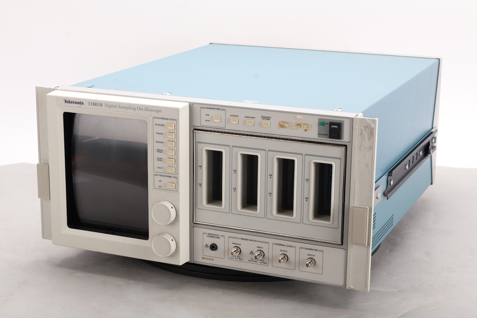 Tektronix 11801B Digital Sampling Oscilloscope DC to 50-GHz 200-kS/s