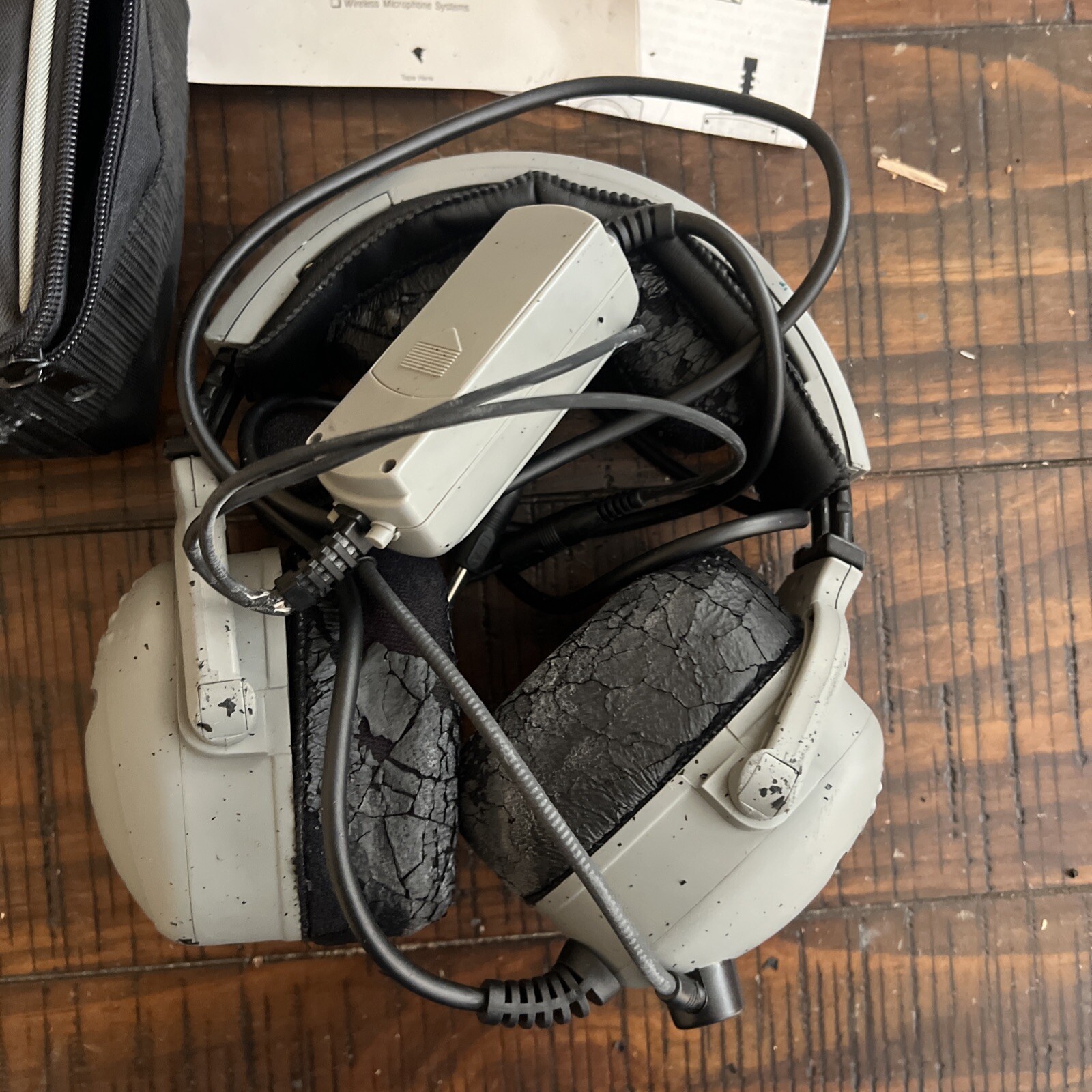 LightSpeed 20K Aviation Headphones with Carrying Case Read
