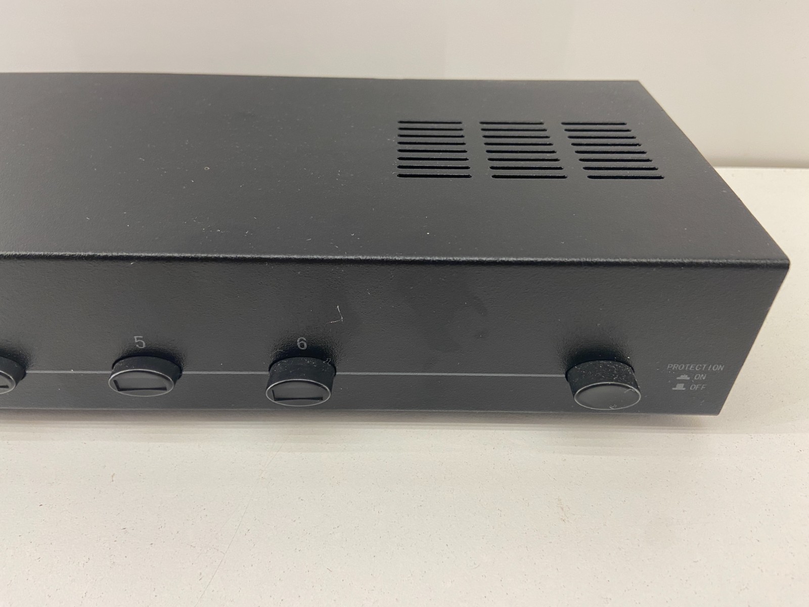 Rocketfish RF-SSVC6 6-Pair Stereo Speaker Selector, great condition! ~ Works!