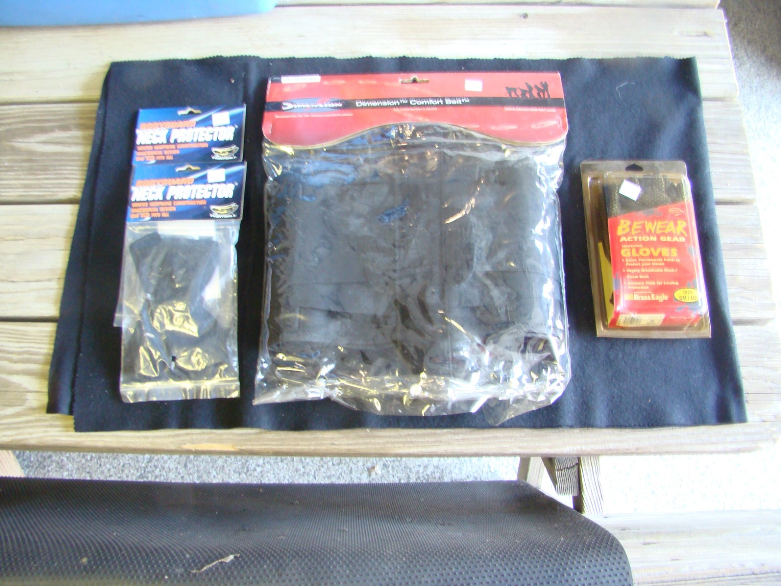 PAINTBALL ACCESSORIES ( BELT, GLOVES, NECK PROTECTORS )