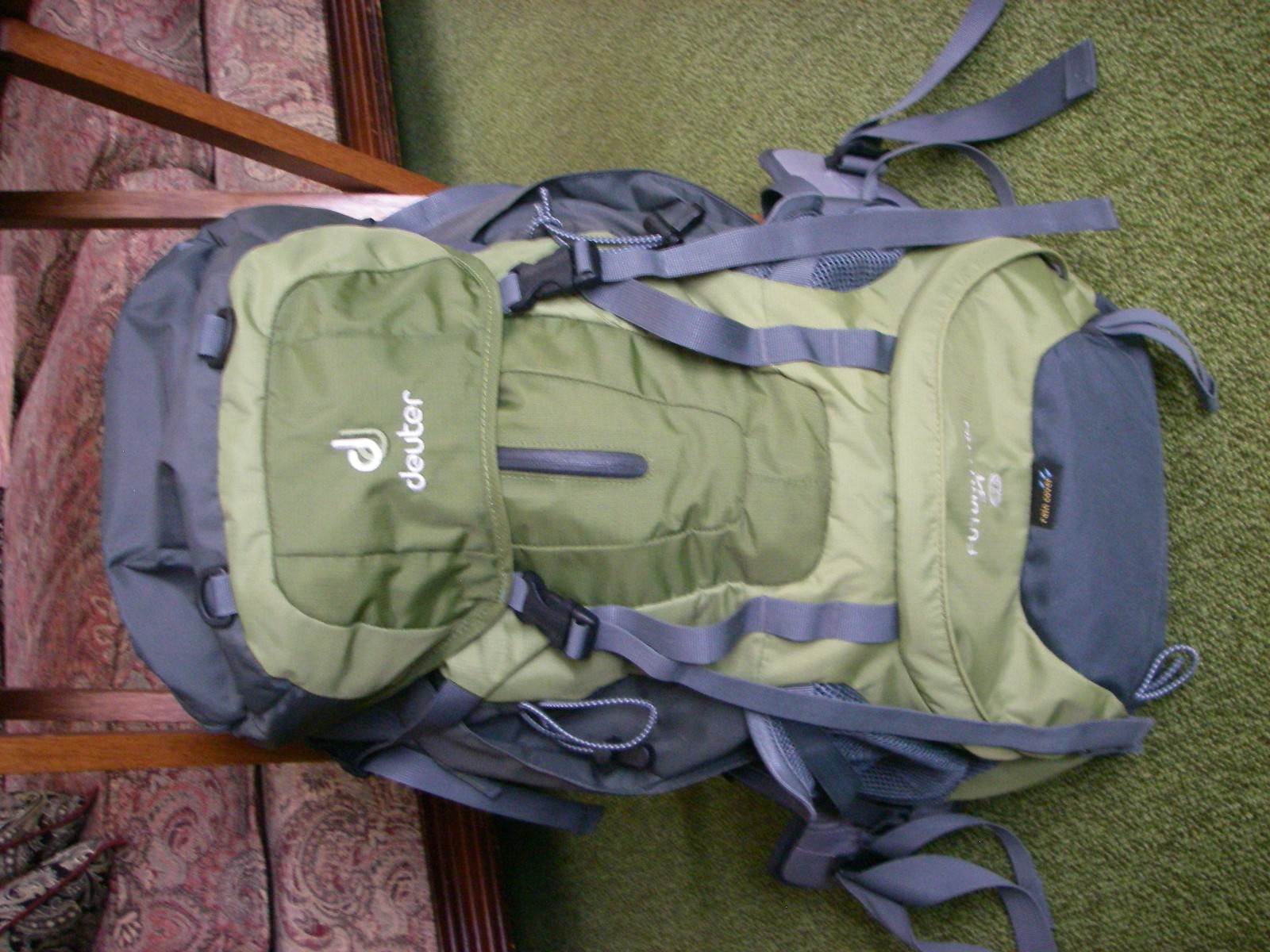 womens green Deuter futura air comfort pro 34 SL backpack with hydration bladder