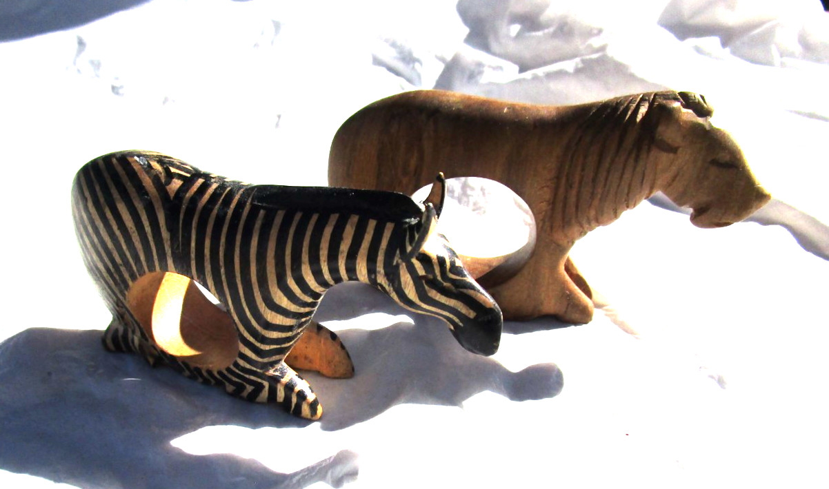 Lot of 2 wood carved animal napkin rings 2" high zebra lion