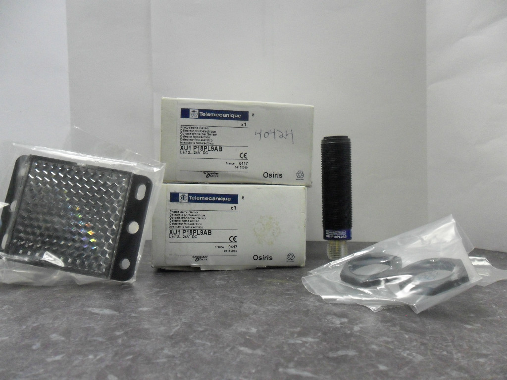 New Lot Telemecanique XU1 P18PL9AB Photoelectric Sensor NIB
