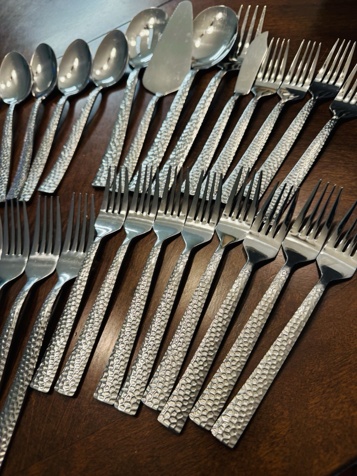 50 PCS Elyon Crown Hammered Reflective Silver Flatware Hi Quality Stainless SET