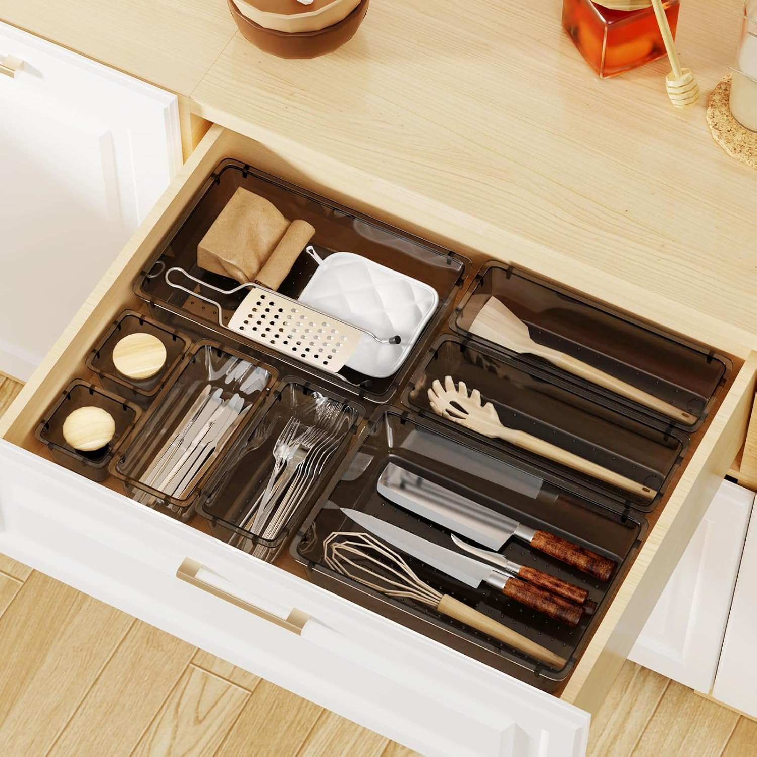 32 PCS Clear Plastic Drawer Organizer Set, 4 Sizes Desk Drawer Organization and
