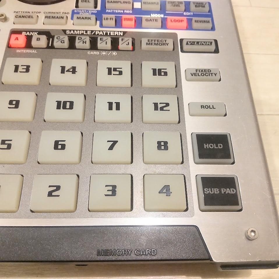 ROLAND SP-555 DJ SAMPLER PERFORMANCE EFFECTS SAMPLING WORKSTATION WITH BOX