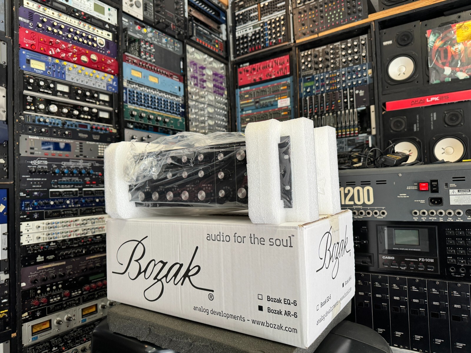 BOZAK AR-6 Rotary DJ Mixer   ARMENS