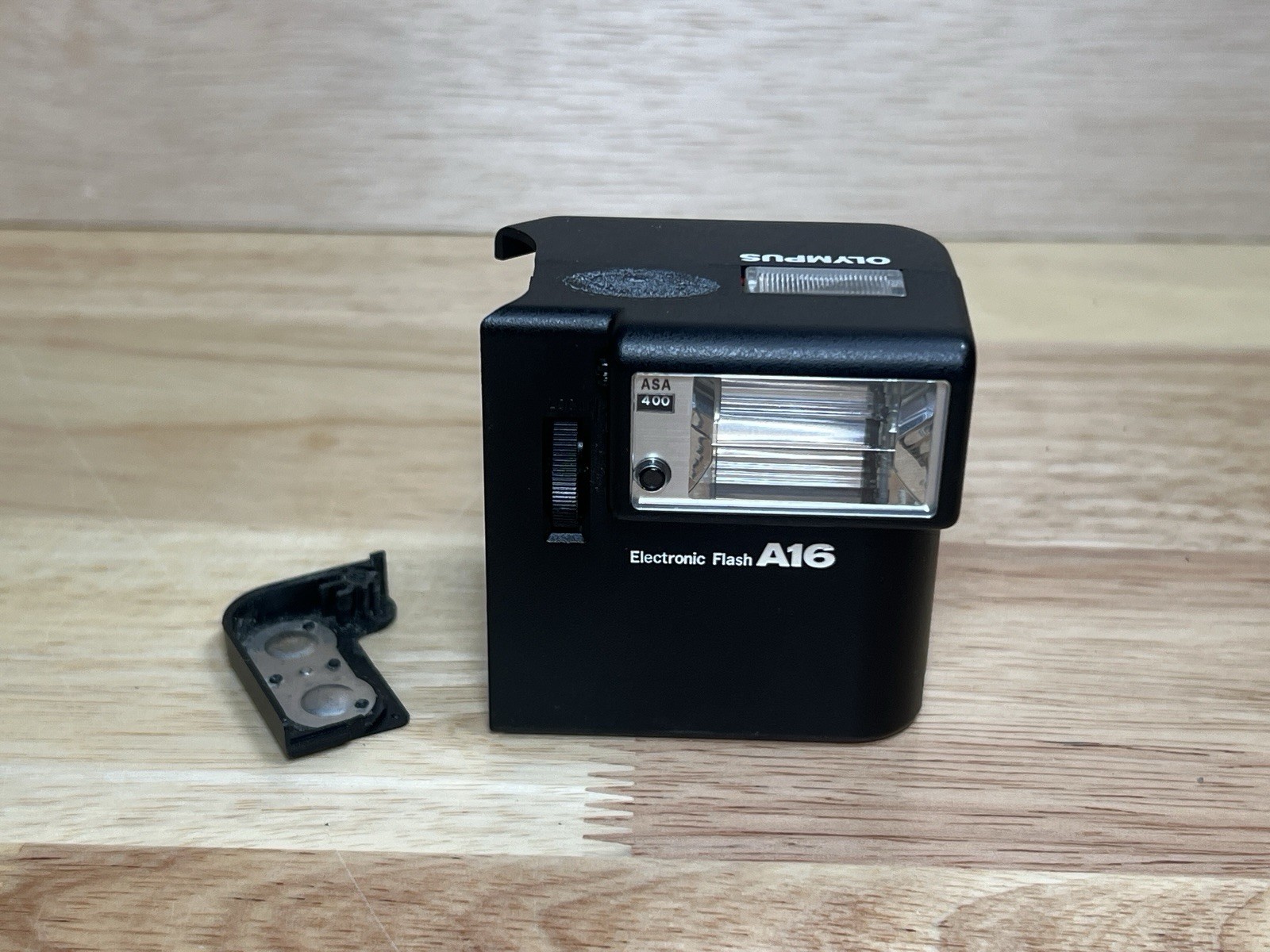 Olympus A16 Electronic Flash for XA Series Film Cameras Japan - FOR PARTS ONLY