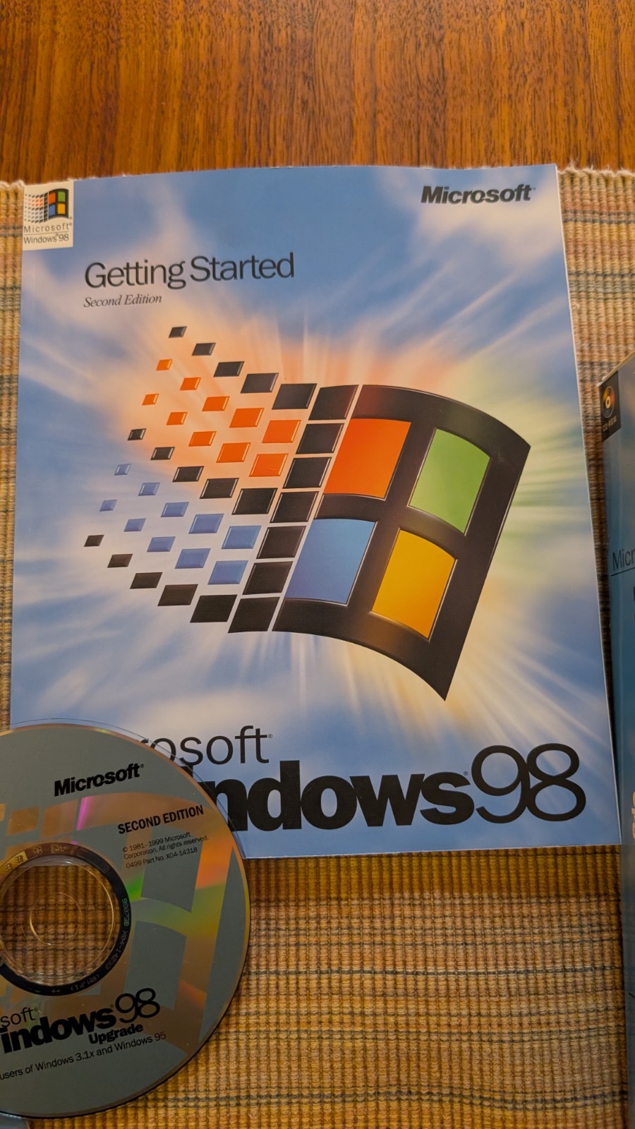 Microsoft Windows 98 Upgrade Second Edition Vintage - CD and Key Code