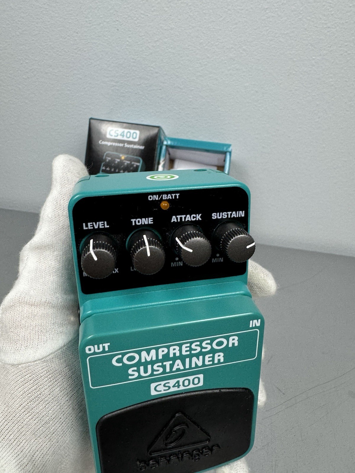 Behringer CS400 Compressor/Sustainer Guitar Effects Pedal w/ Box & Papers