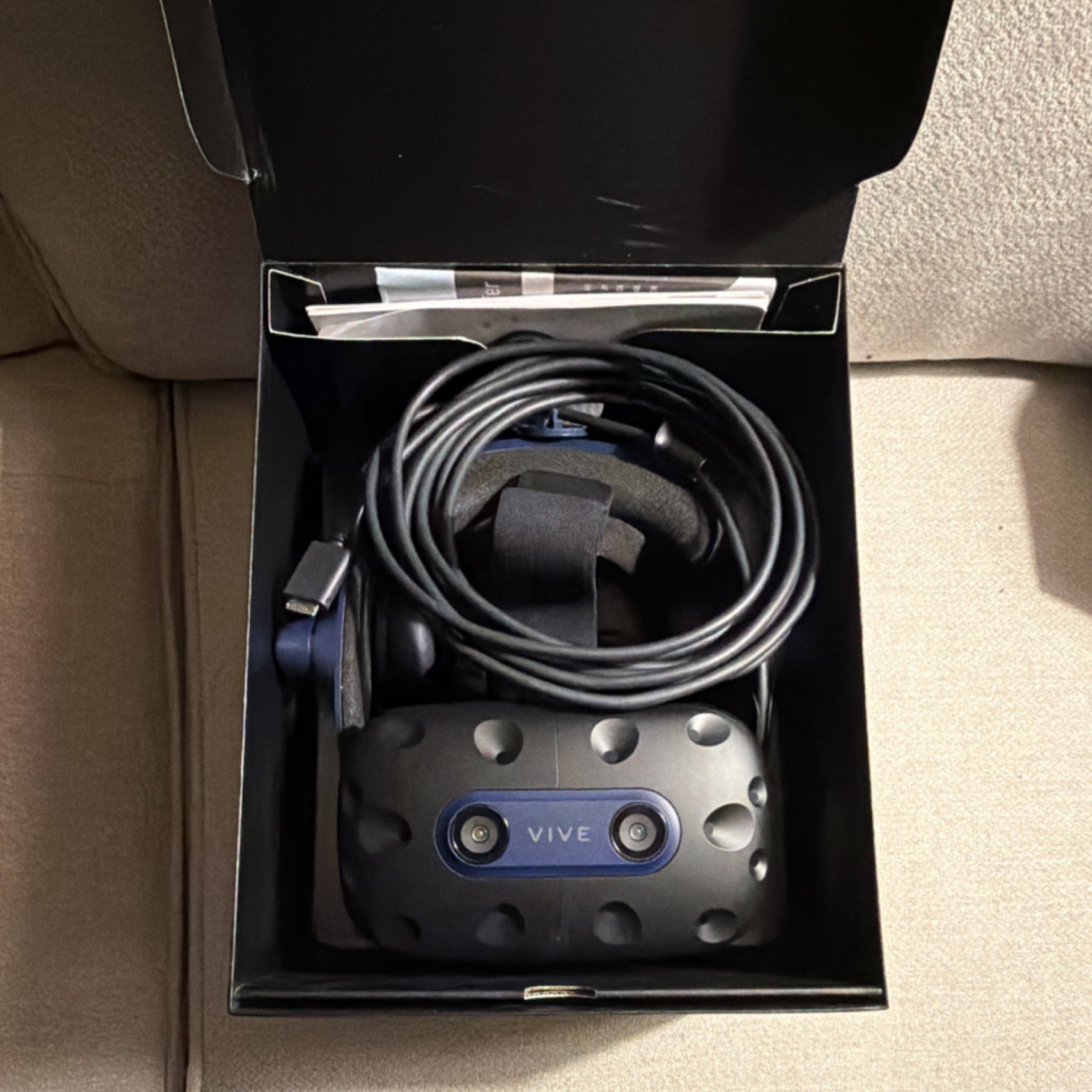 htc vive pro 2 pc vr headset with accessories and original box