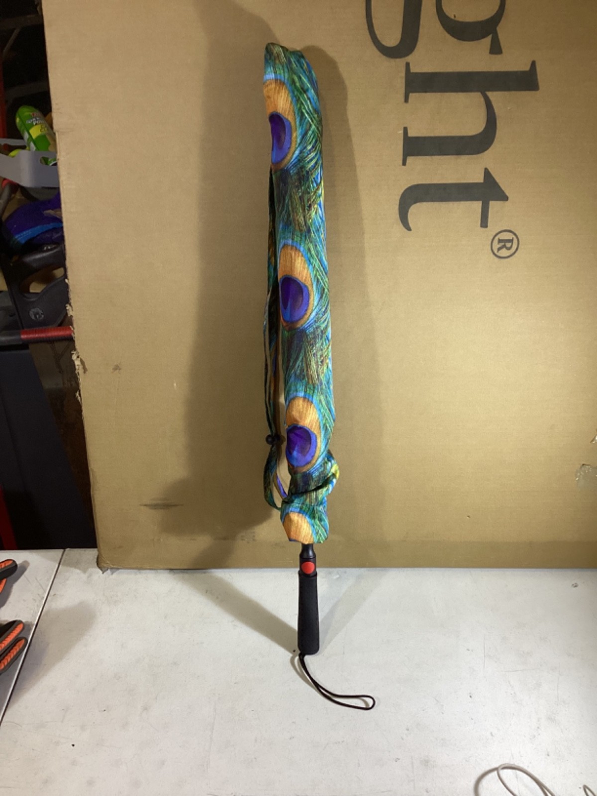 Peacock Print Umbrella: Foldable Rain Umbrella with Sleeve