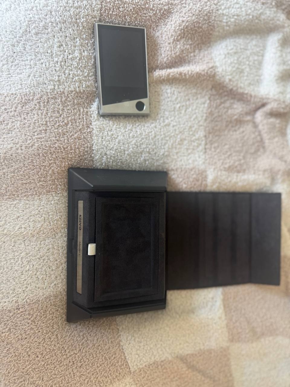 Keevo Model 1 Hardware Cryptocurrency Wallet New in Box Leather Case USB Cable