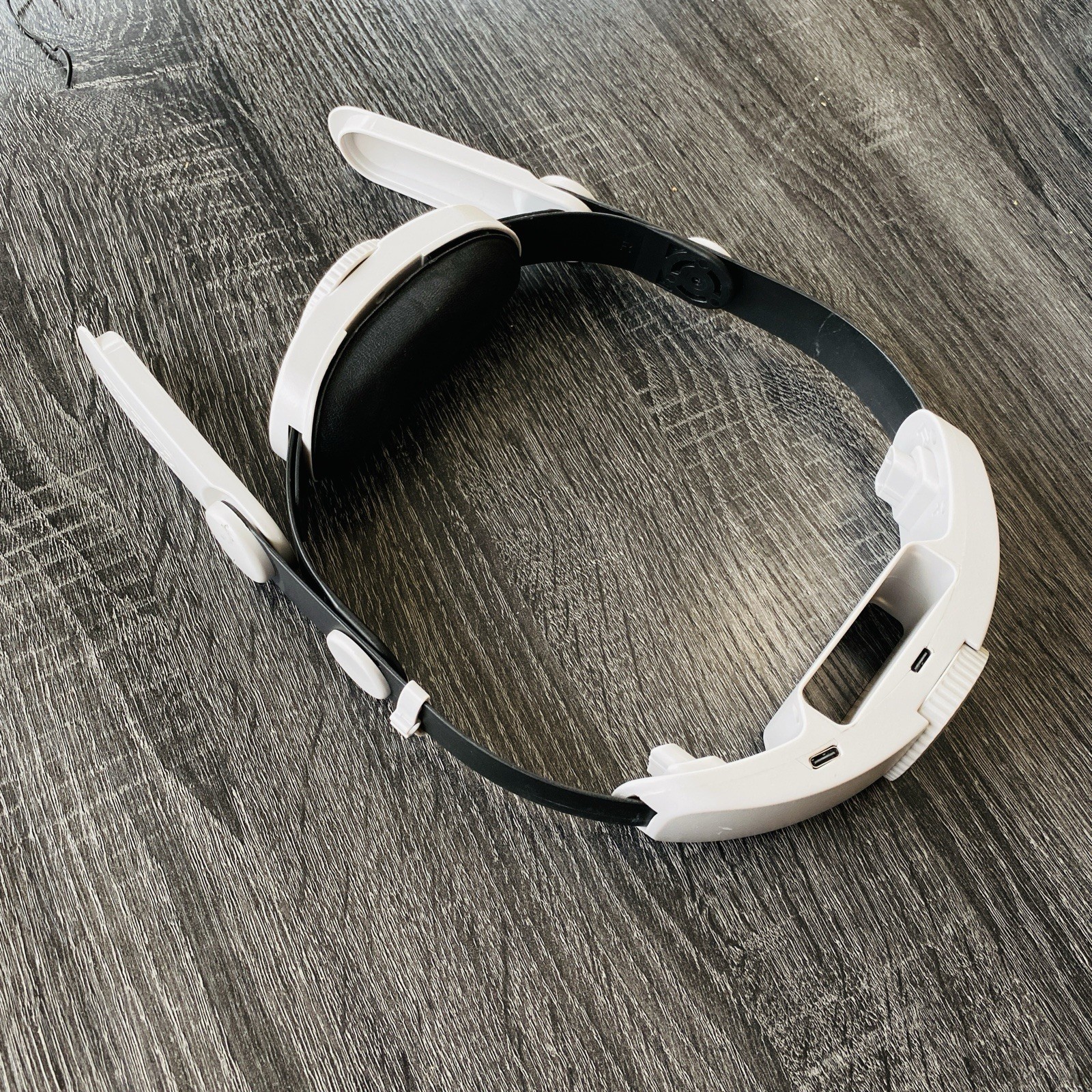 Meta Quest MQ2000 Headstrap W 2 USB C Ports