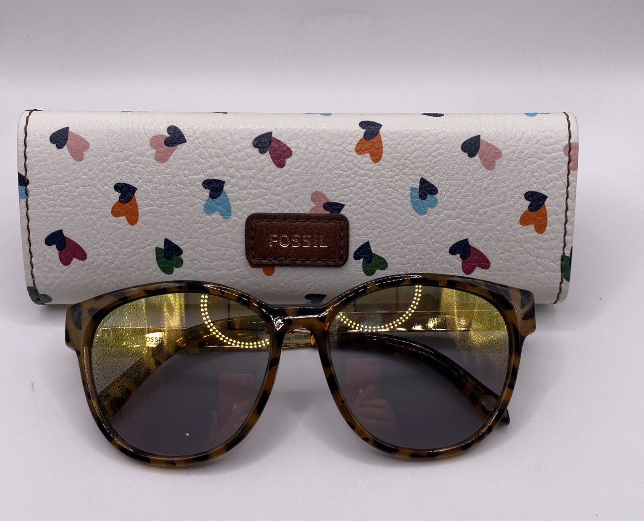 Fossil Sunglasses Glasses & Hard Case White With Hearts Magnet Closure - EUC