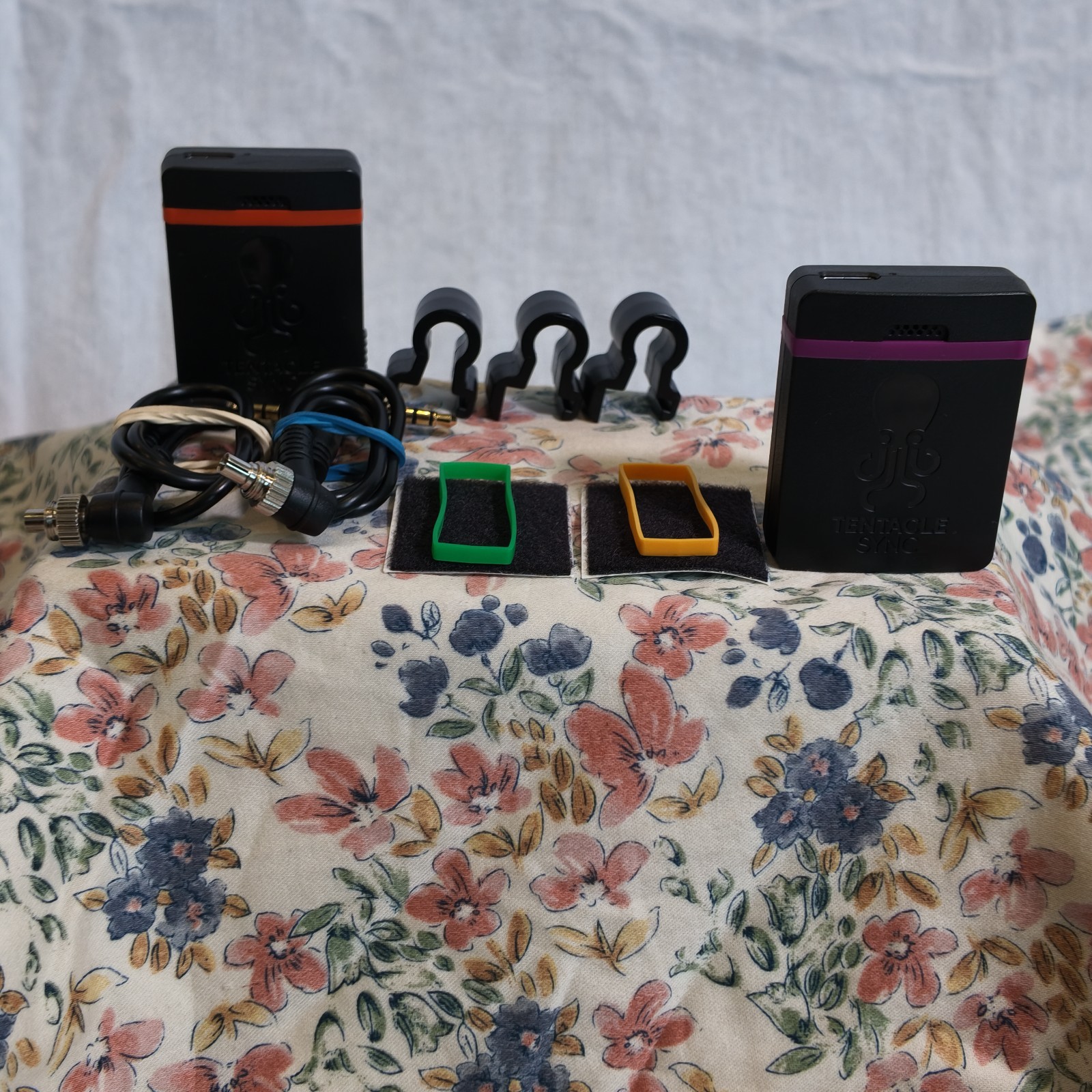 2 tentacle sync e mkII timecode generators with flash syncro cords