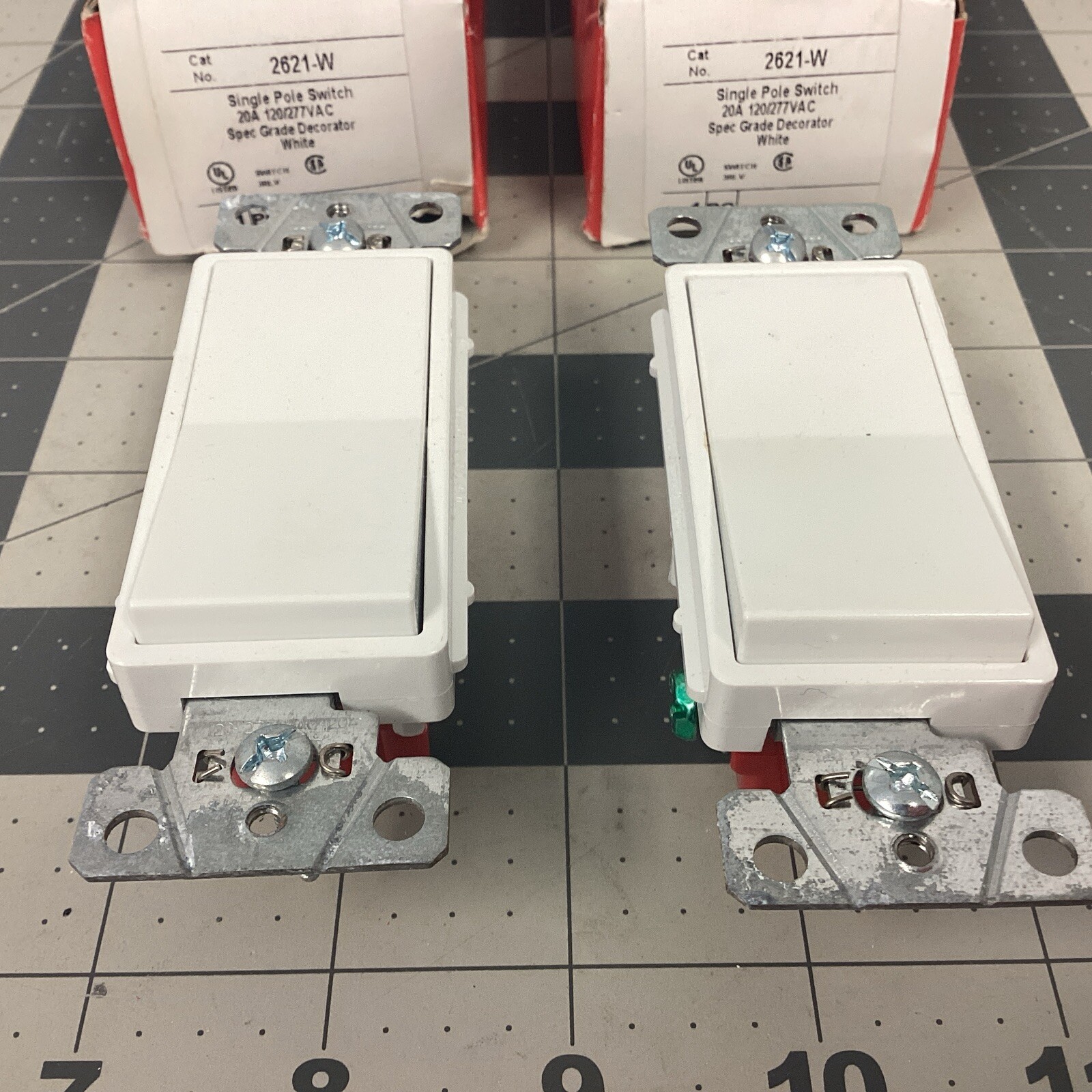 PASS & SEYMOUR 2621-W 20AMP 120/277VOLT (Set of 2)(LQS17G)