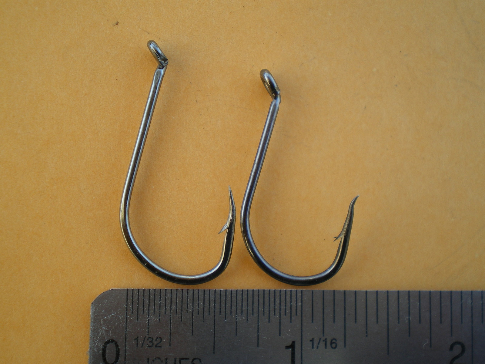 100 OCTOPUS FISHING HOOKS, BEAK STYLE, SIZE #3/0  &  #2/0 BLACK NICKLE 50 EACH.