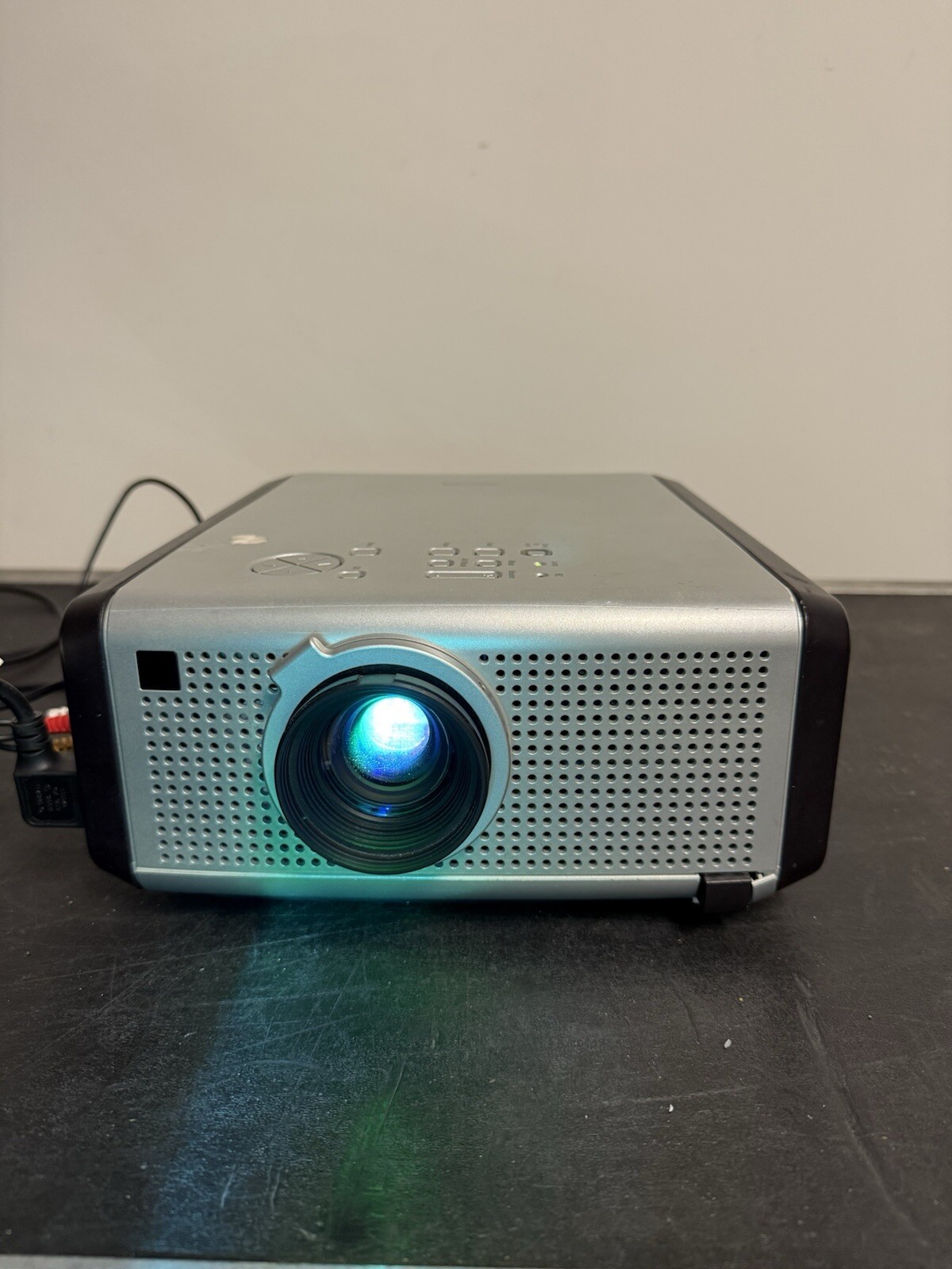 Philips Hopper SV20 Impact MultiMedia Projector LC 4033G 50-60Hz TESTED WORKS