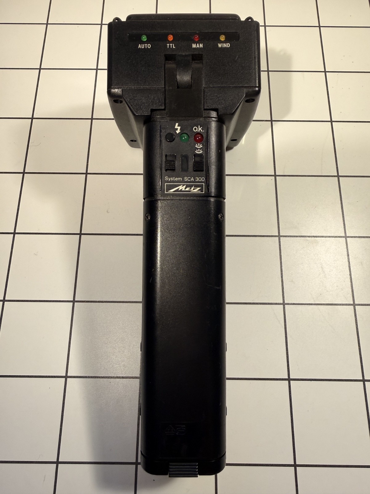 Metz Mecablitz 45 CL-4 digital camera flash with AA battery pack - UNTESTED