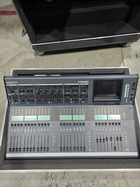 Allen & Heath iLive-T112 Mixing Surface with iDR-48 Fixed Format MixRack CG01S