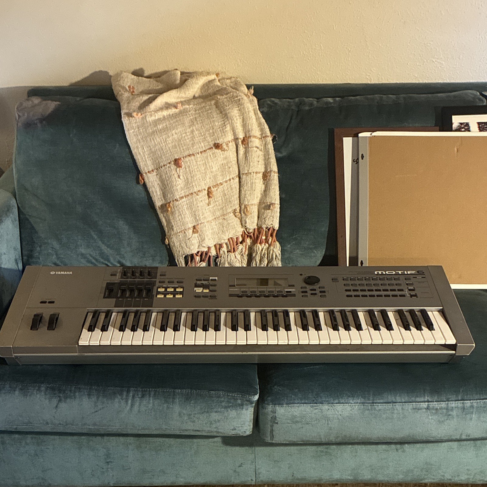 Yamaha MOTIF6 61-Key Digital Synth Workstation w/ Sampling, Sequencer, Arp