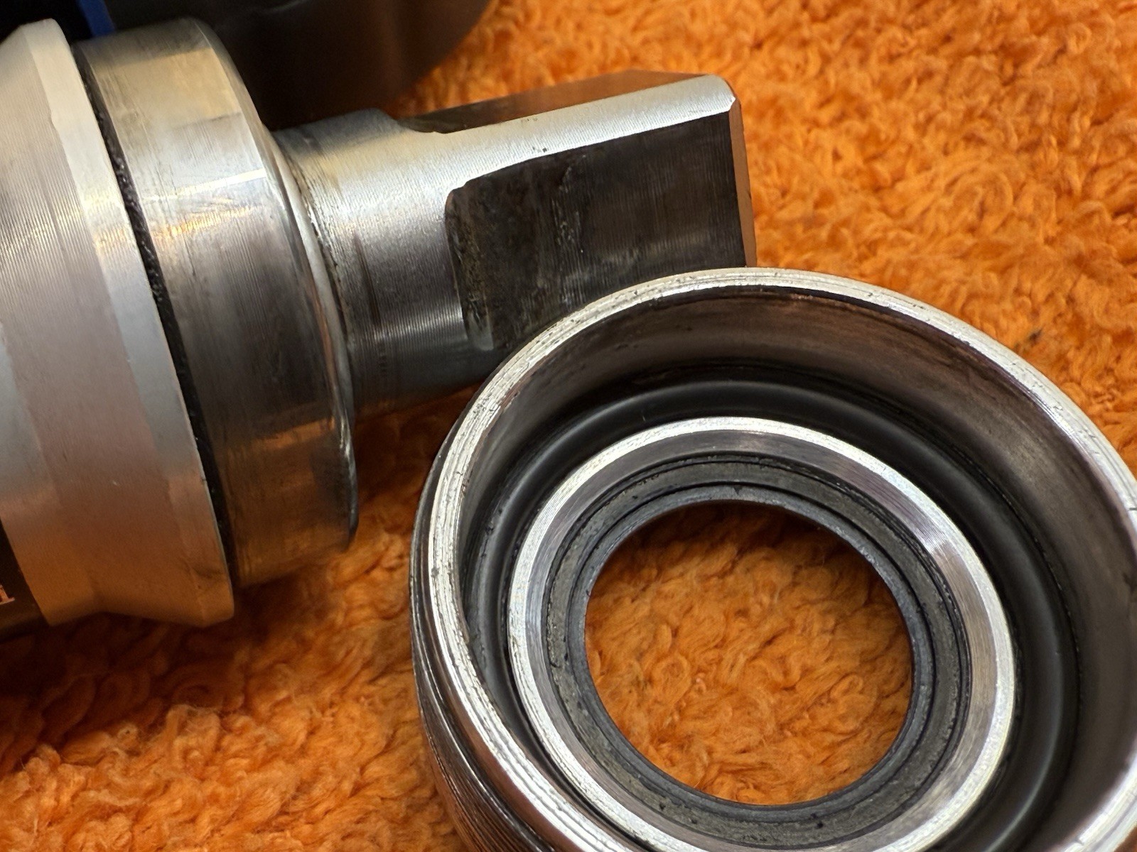 Campagnolo Record Bottom Bracket 102 mm English Threading excellent!